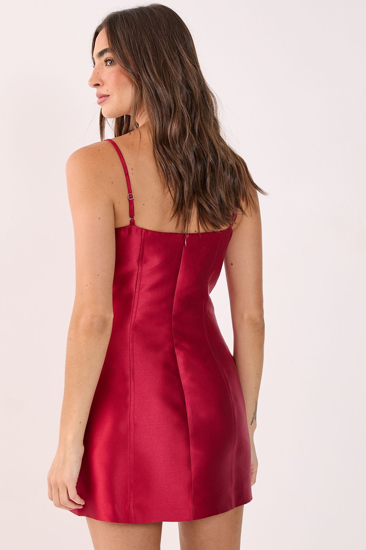 https://mediahub.prettylittlething.com/bgg27479_red_xl_3