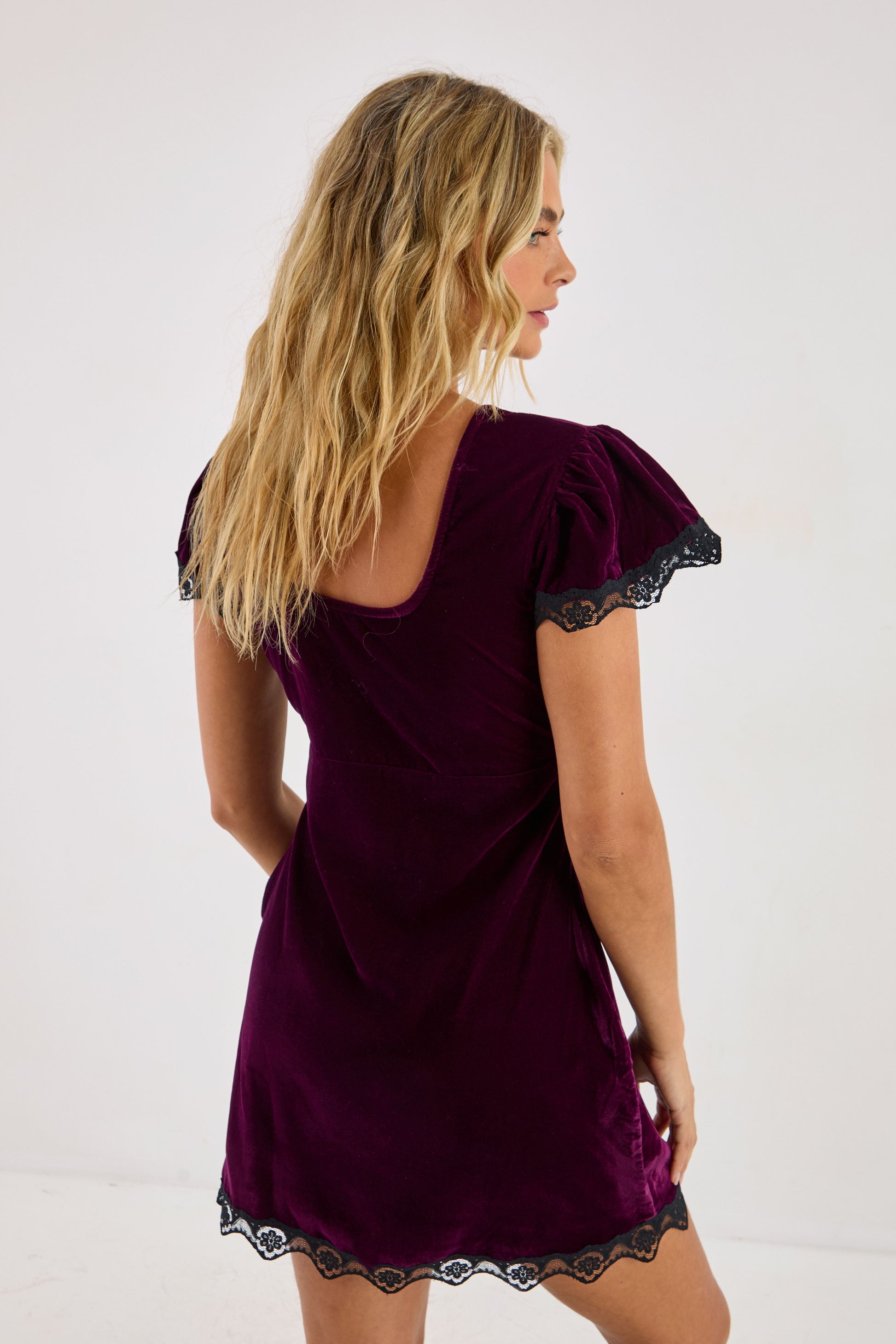 https://mediahub.prettylittlething.com/bgg27559_plum_xl_3