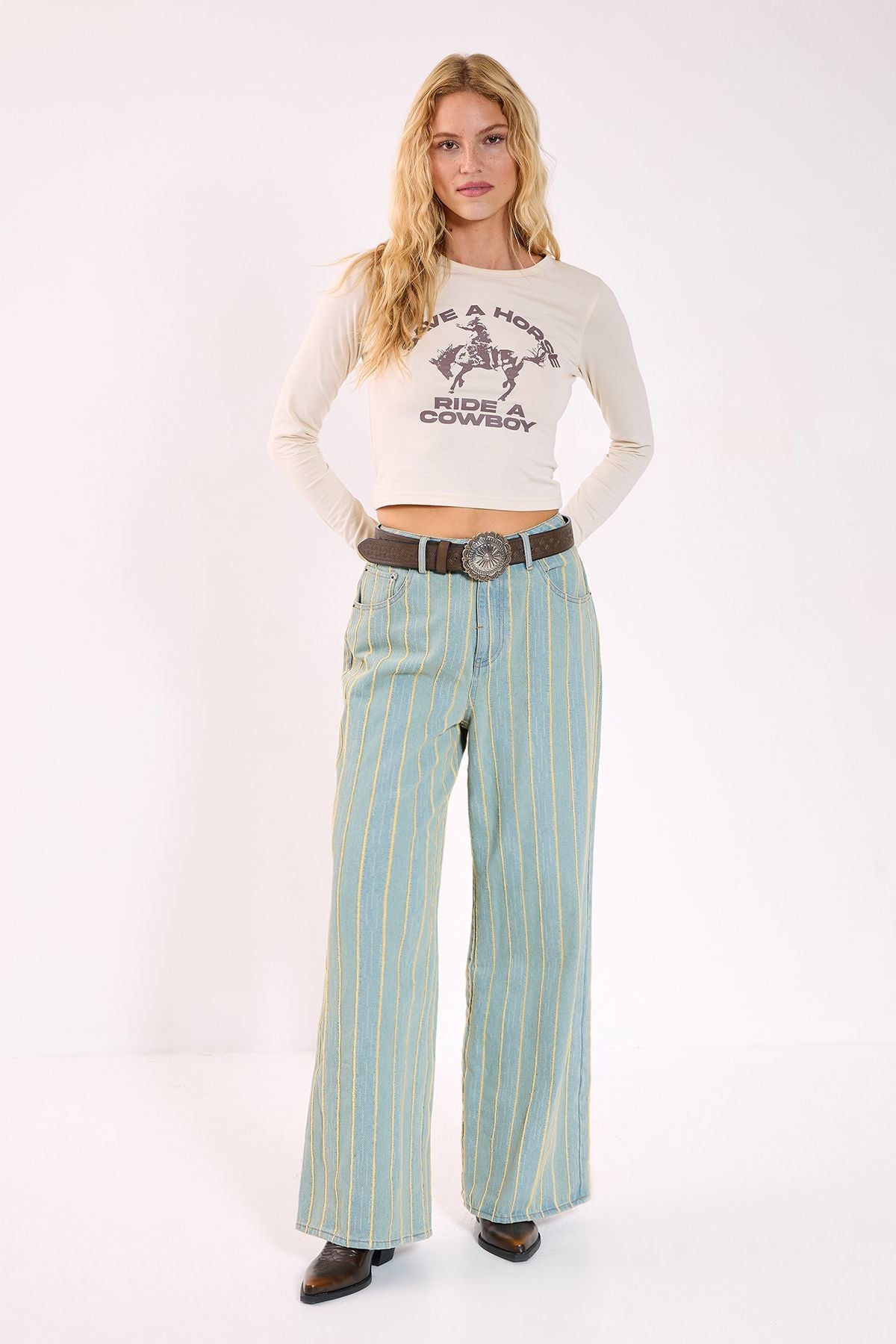 https://mediahub.prettylittlething.com/bgg27589_ecru_xl_1