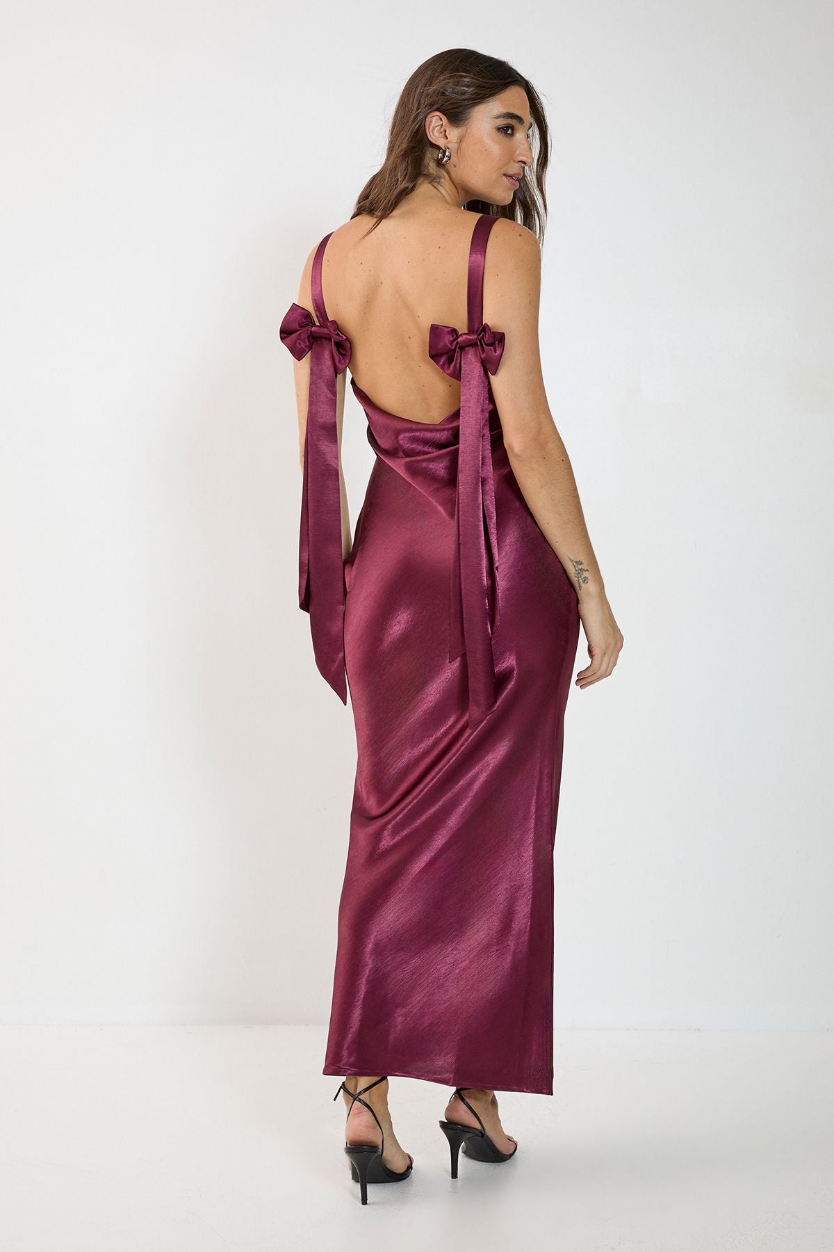 https://mediahub.prettylittlething.com/bgg27688_wine_xl_2