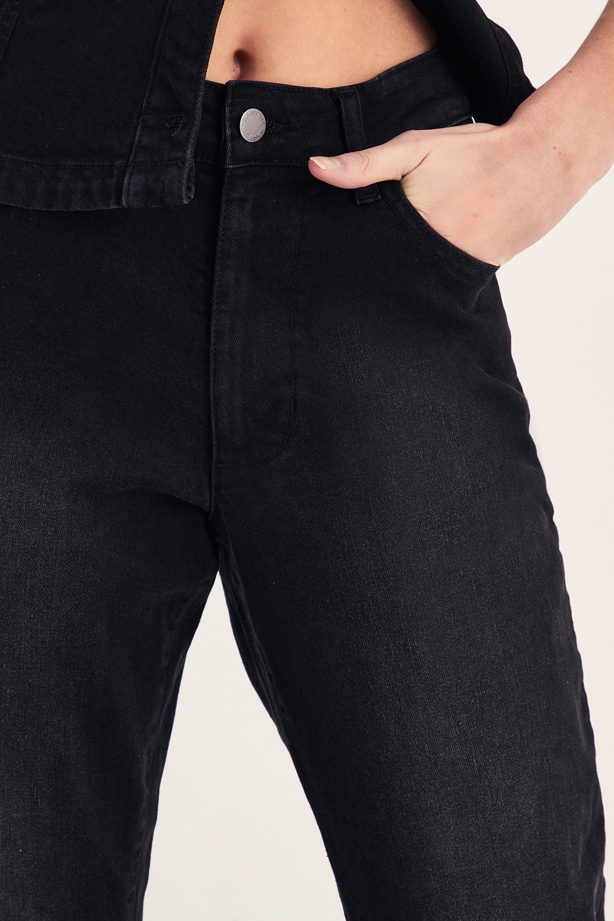 https://mediahub.prettylittlething.com/bgg27741_washed%20black_xl_2