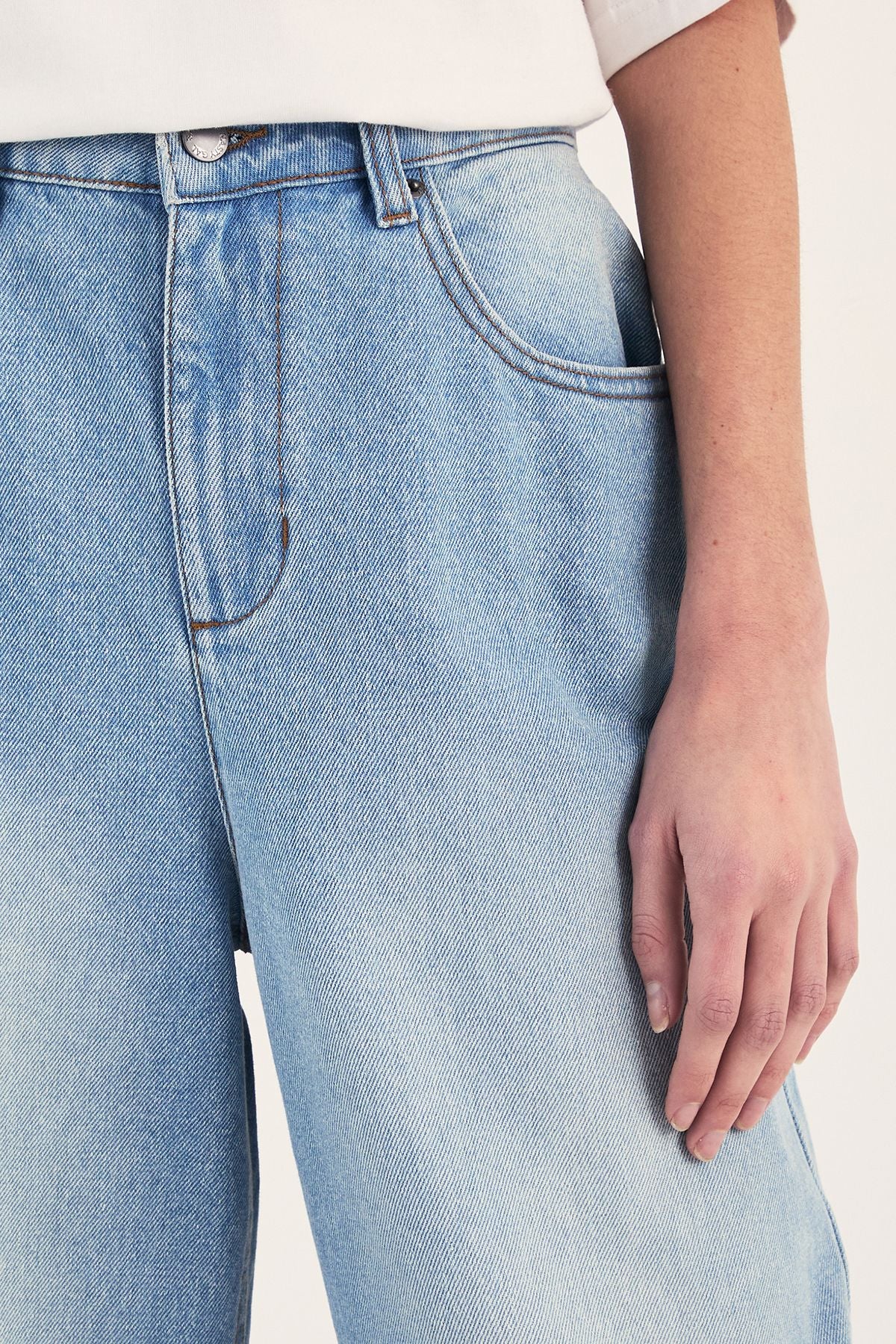 https://mediahub.prettylittlething.com/bgg27742_pale%20wash_xl_4