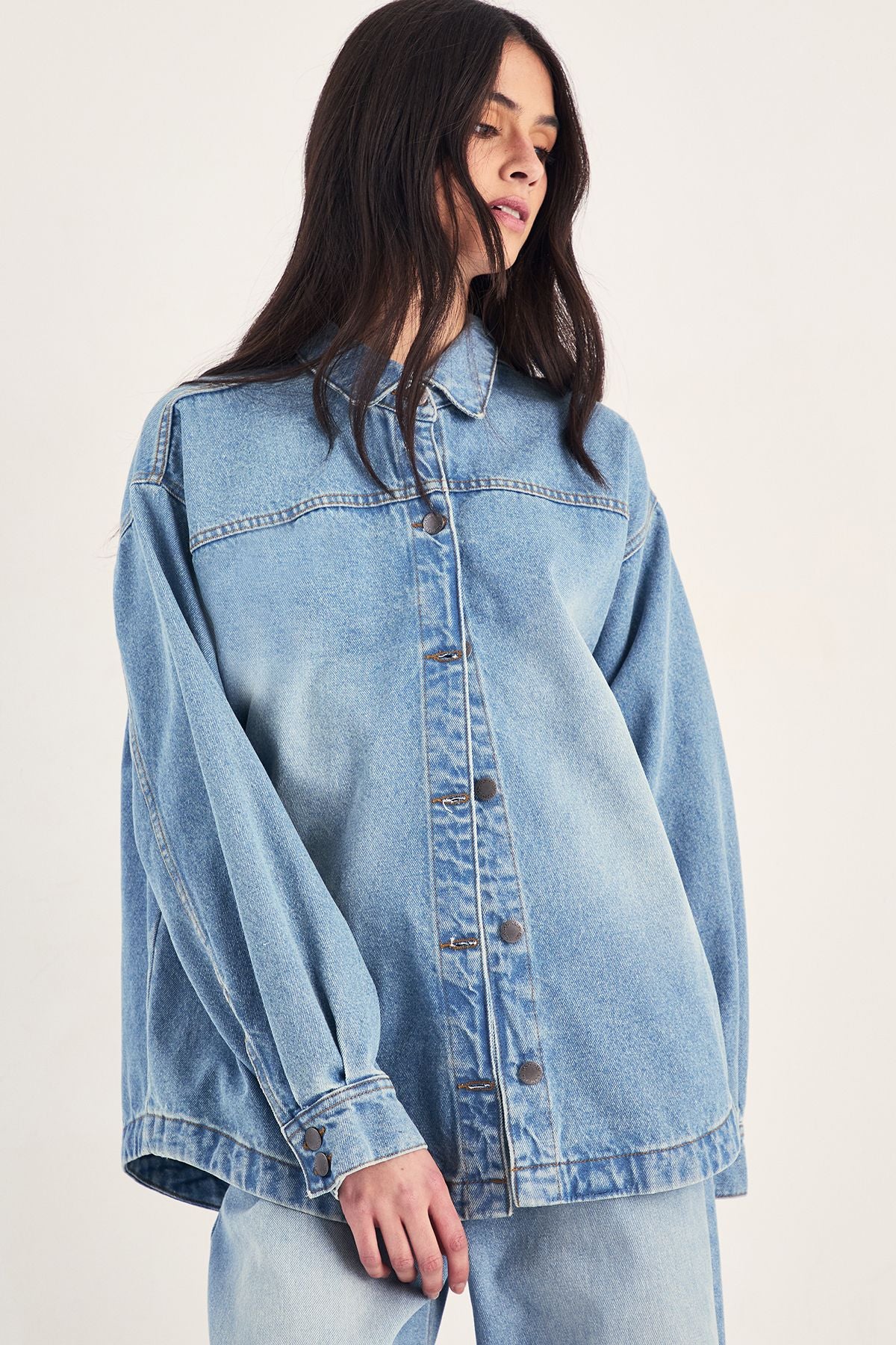 https://mediahub.prettylittlething.com/bgg27752_pale%20wash_xl