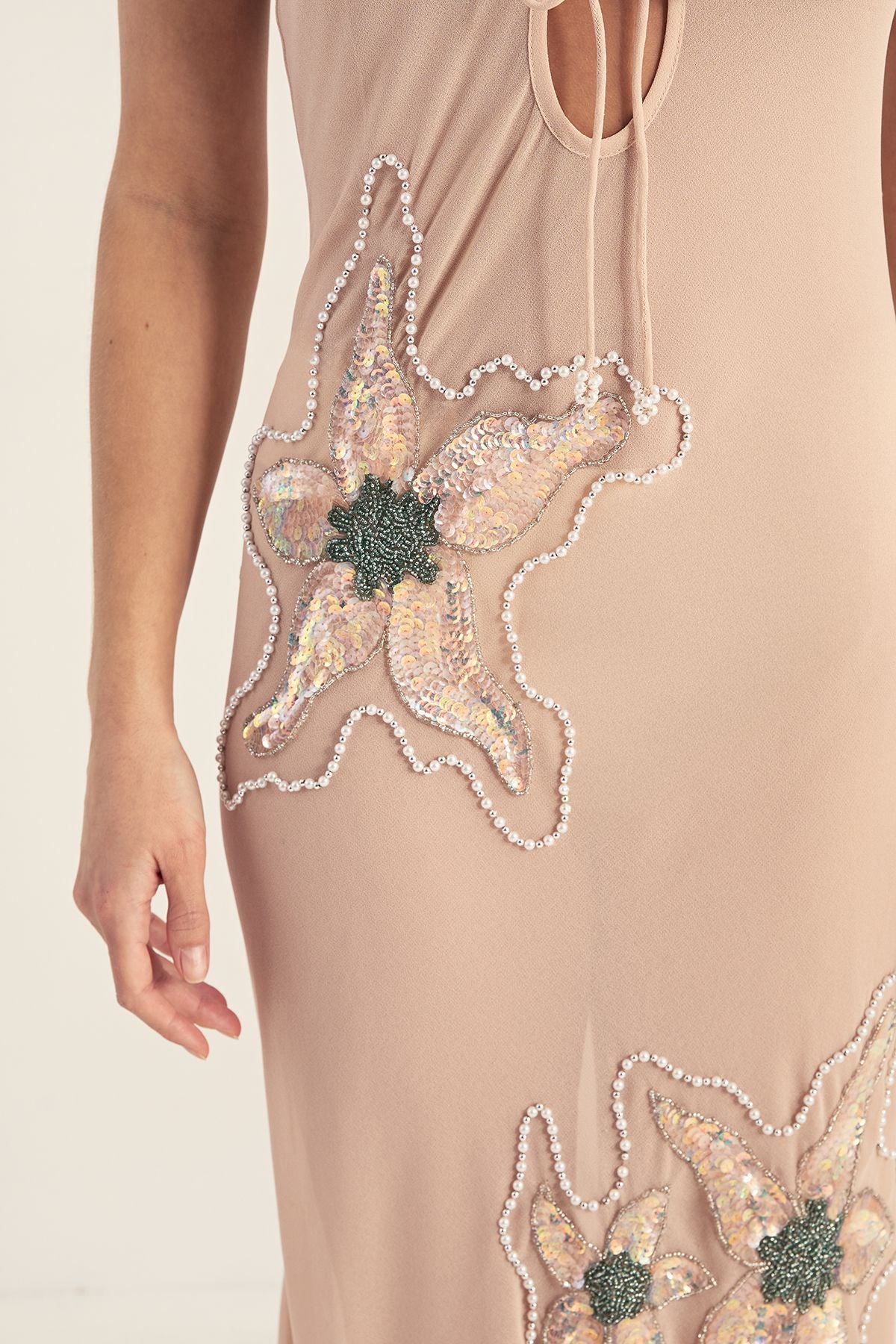 https://mediahub.prettylittlething.com/bgg27766_nude_xl_2
