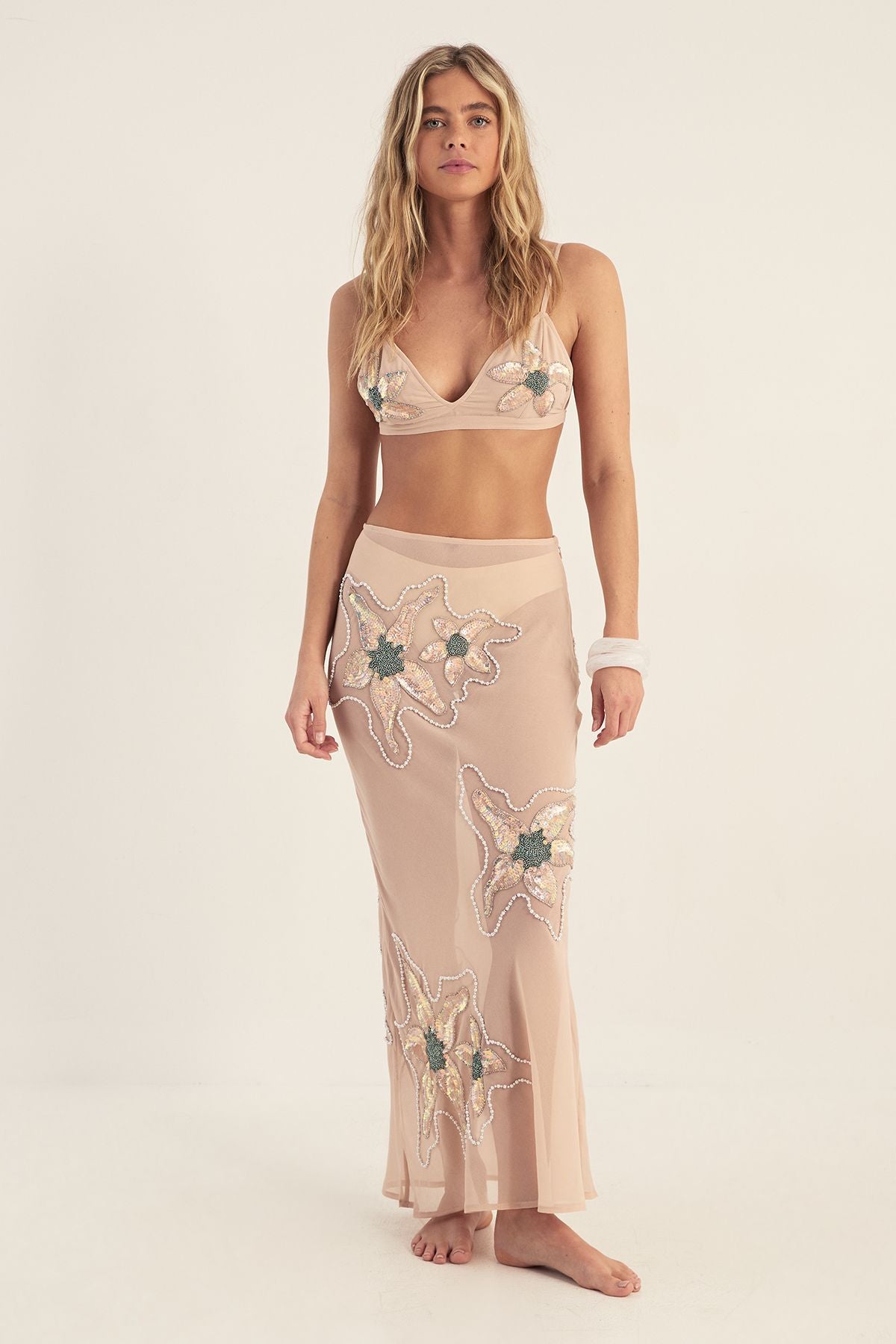 https://mediahub.prettylittlething.com/bgg27768_nude_xl_1