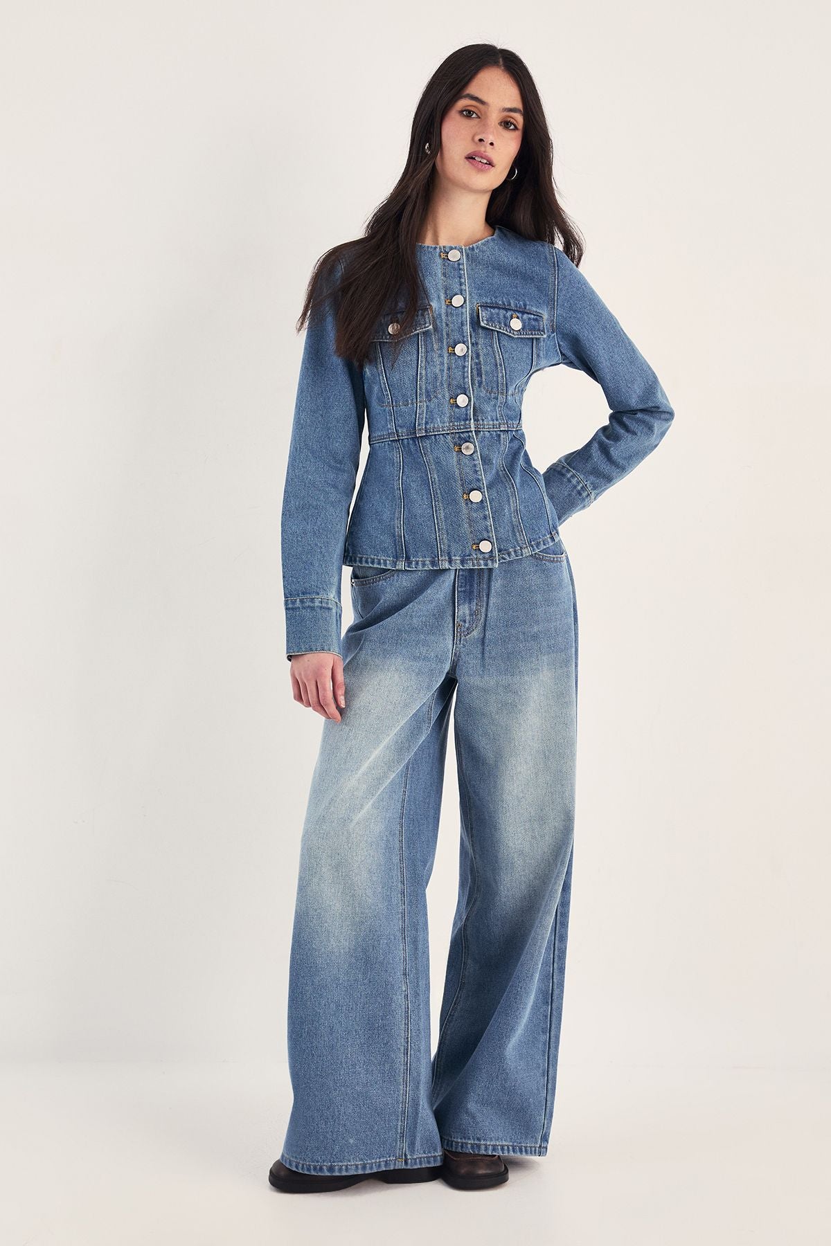 https://mediahub.prettylittlething.com/bgg27772_vintage%20wash_xl_1