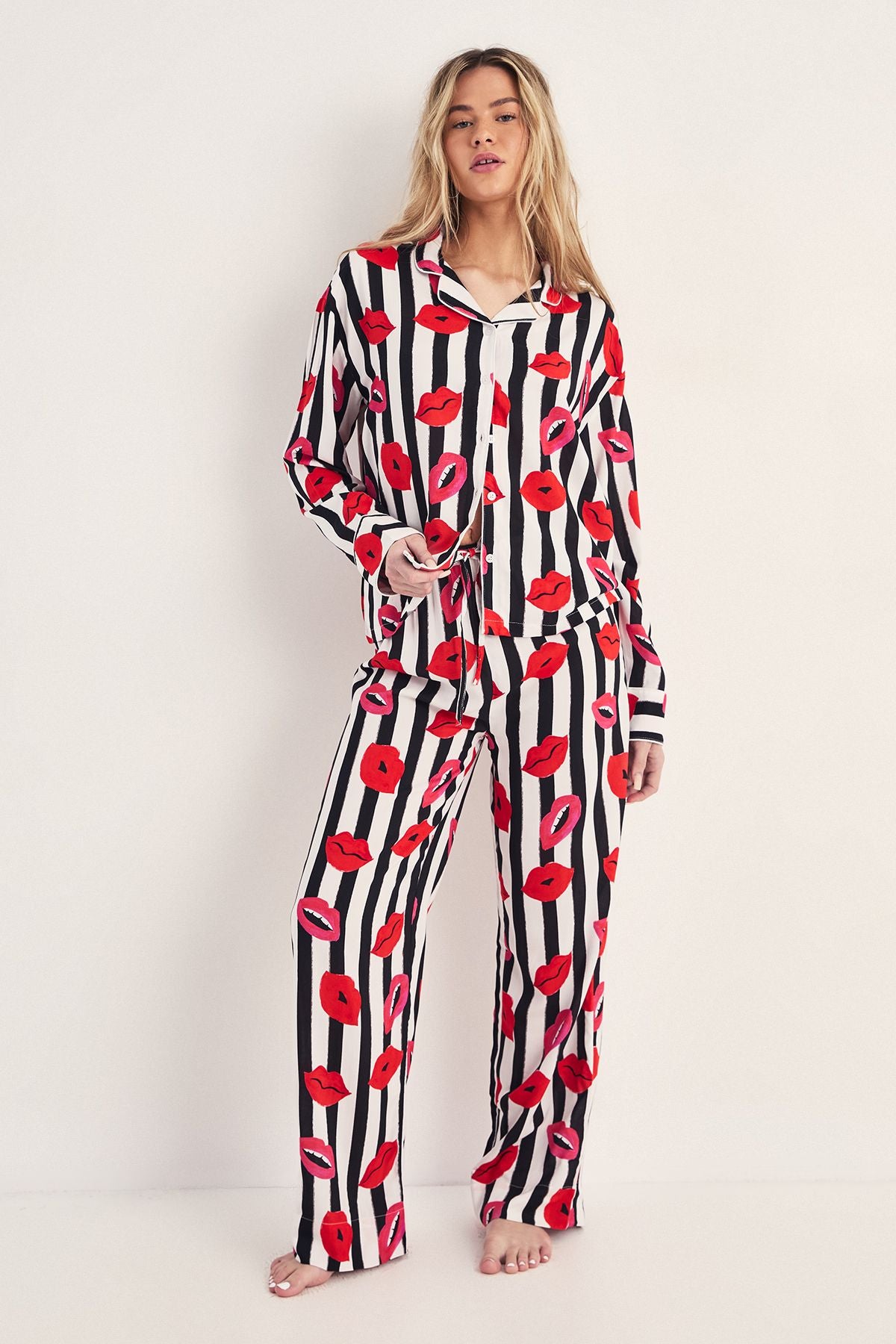 https://mediahub.prettylittlething.com/bgg27796_red_xl