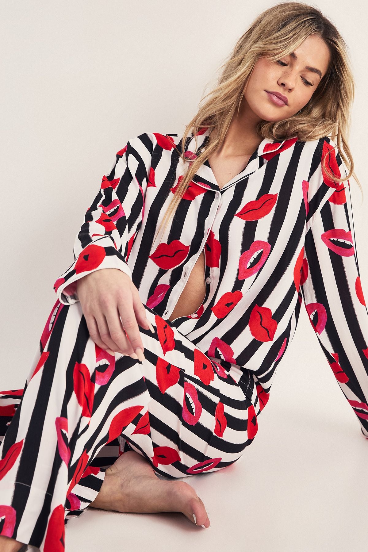 https://mediahub.prettylittlething.com/bgg27796_red_xl_1