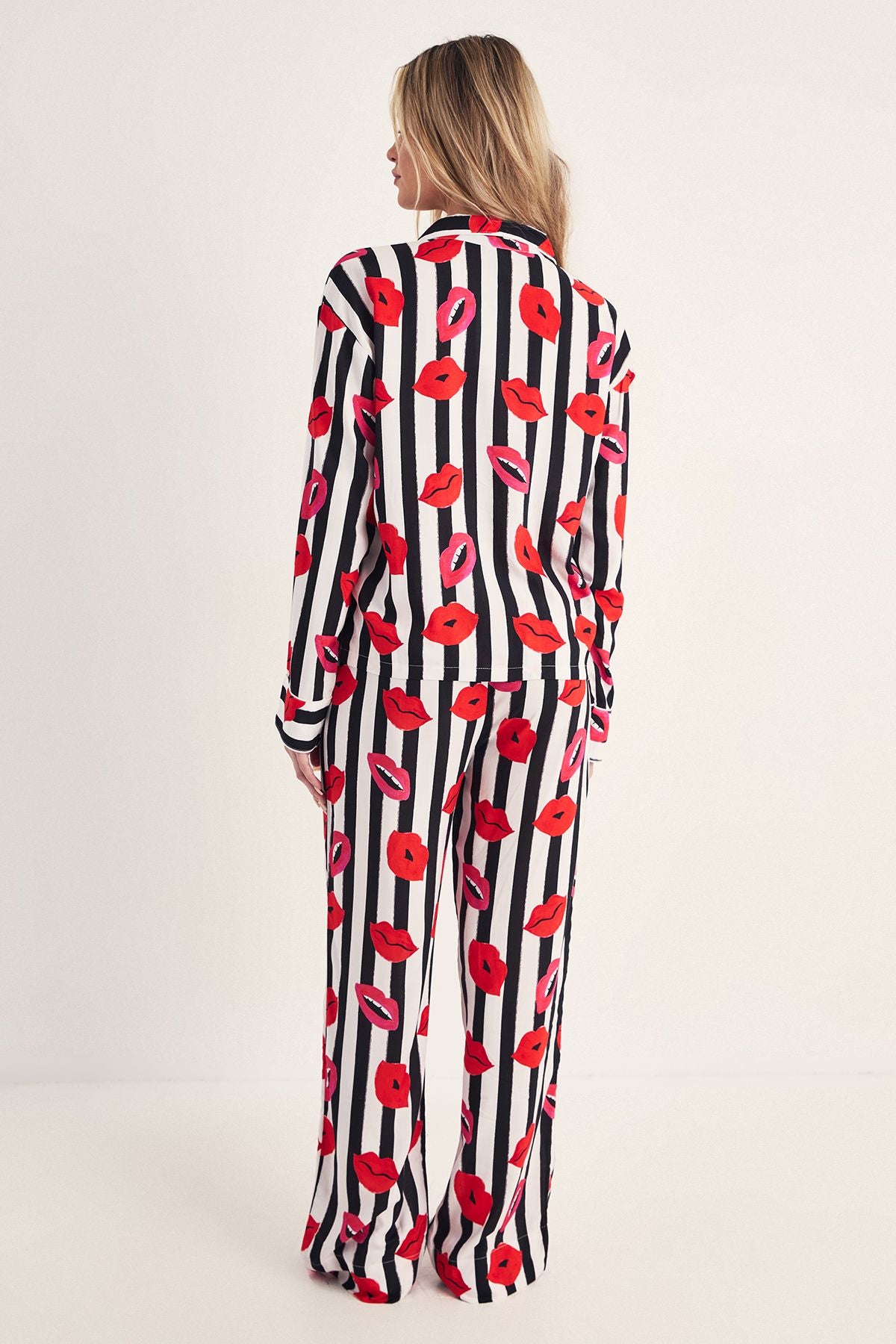 https://mediahub.prettylittlething.com/bgg27796_red_xl_3