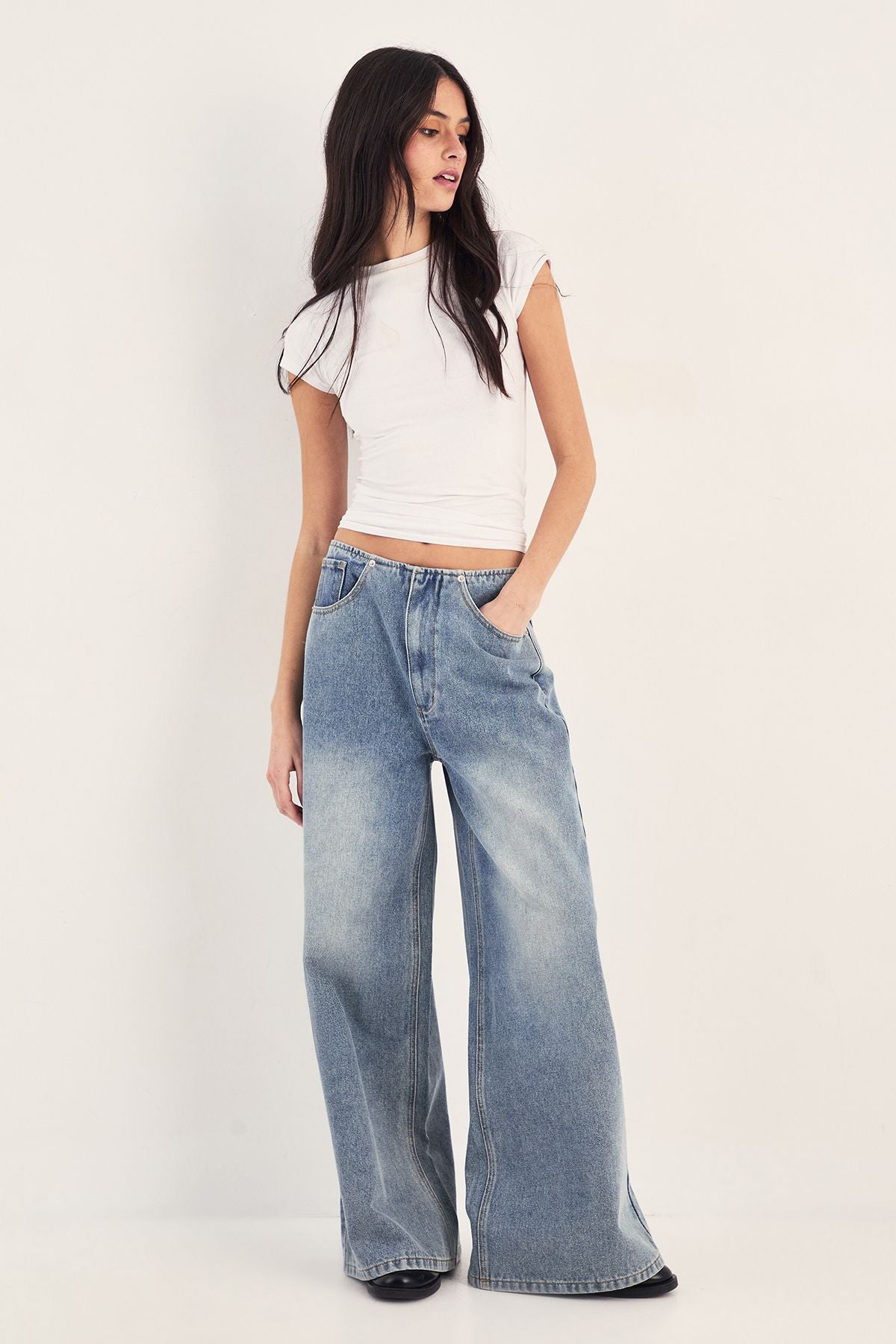 https://mediahub.prettylittlething.com/bgg27831_vintage%20wash_xl