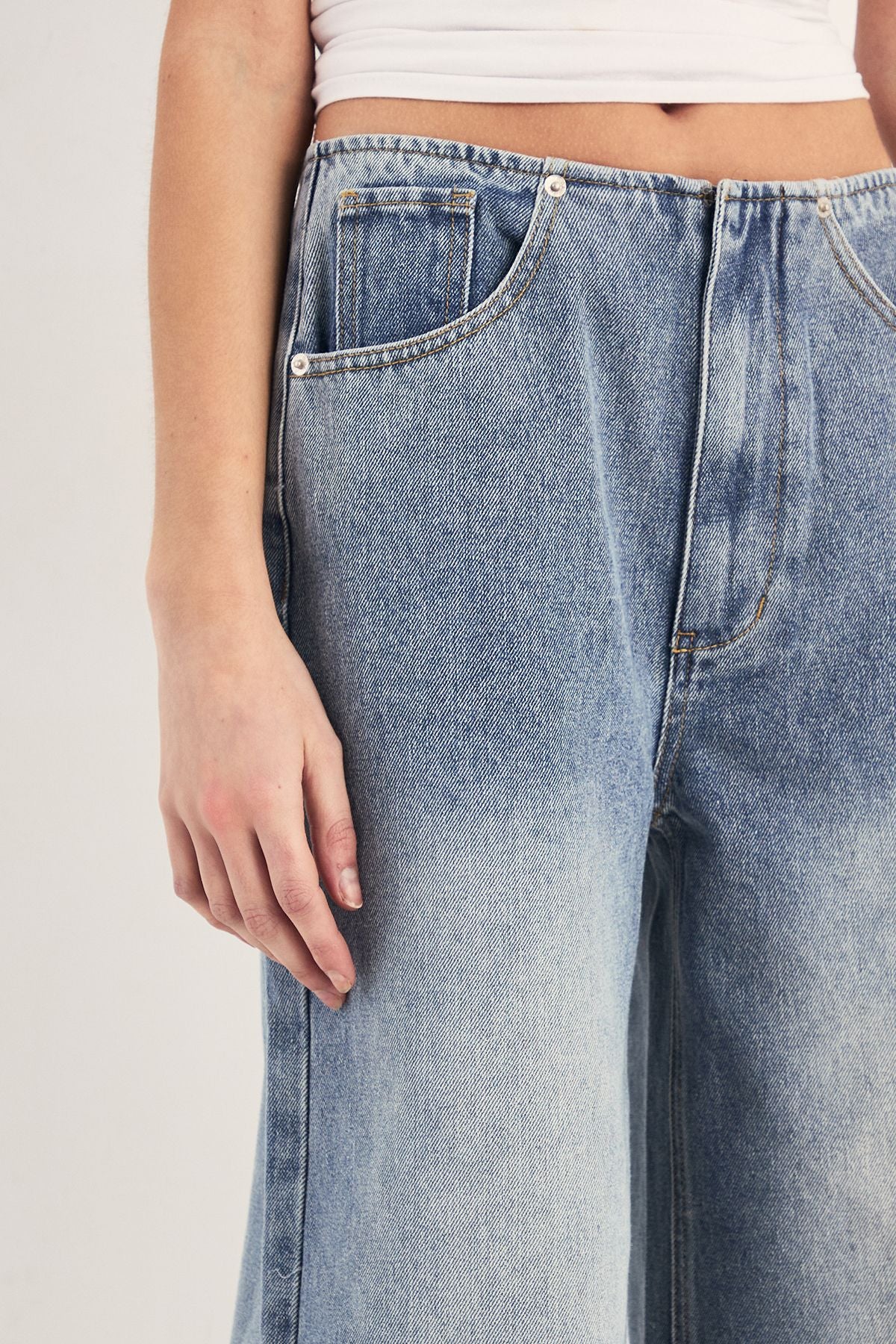 https://mediahub.prettylittlething.com/bgg27831_vintage%20wash_xl_2