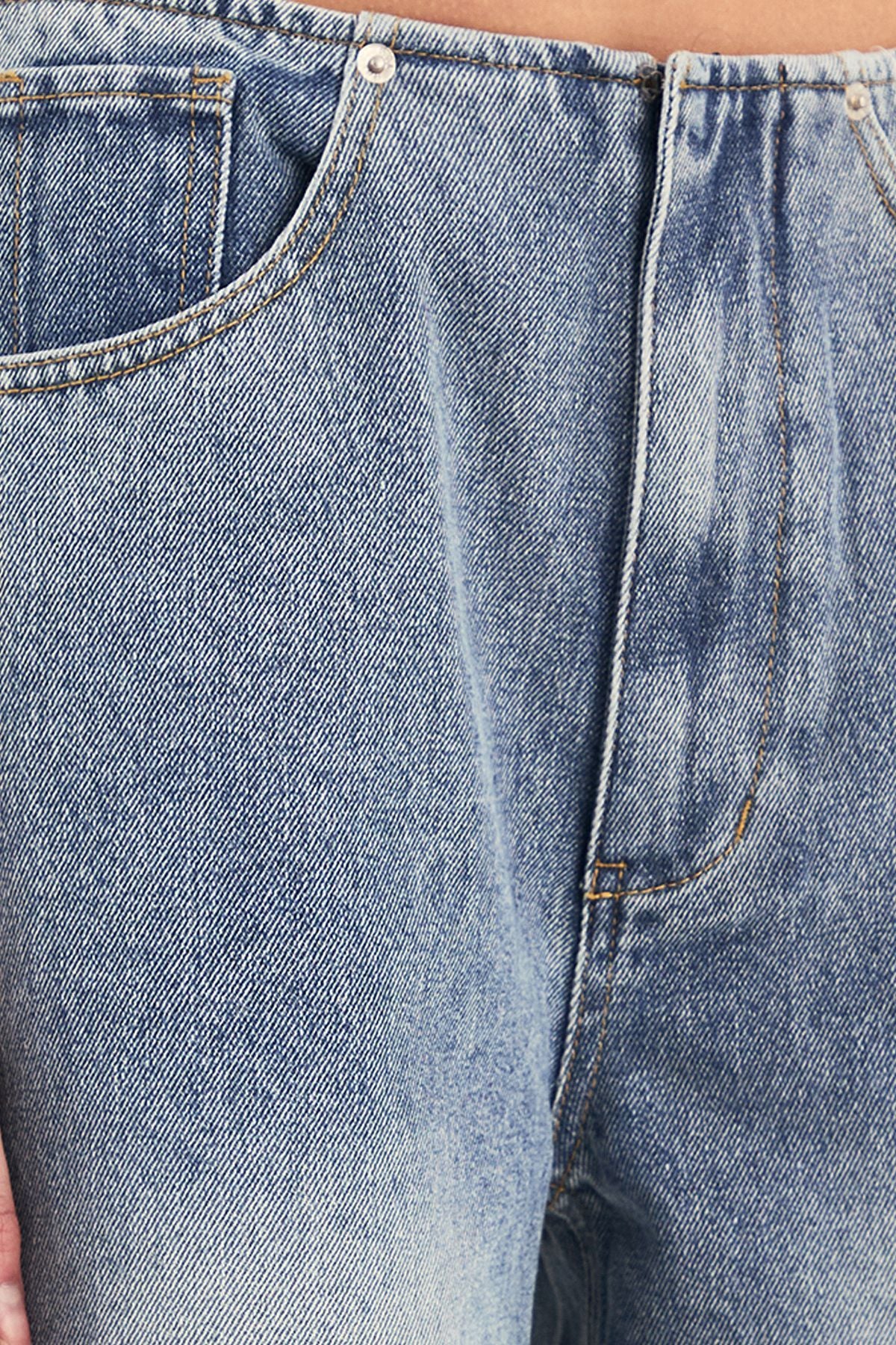 https://mediahub.prettylittlething.com/bgg27831_vintage%20wash_xl_4