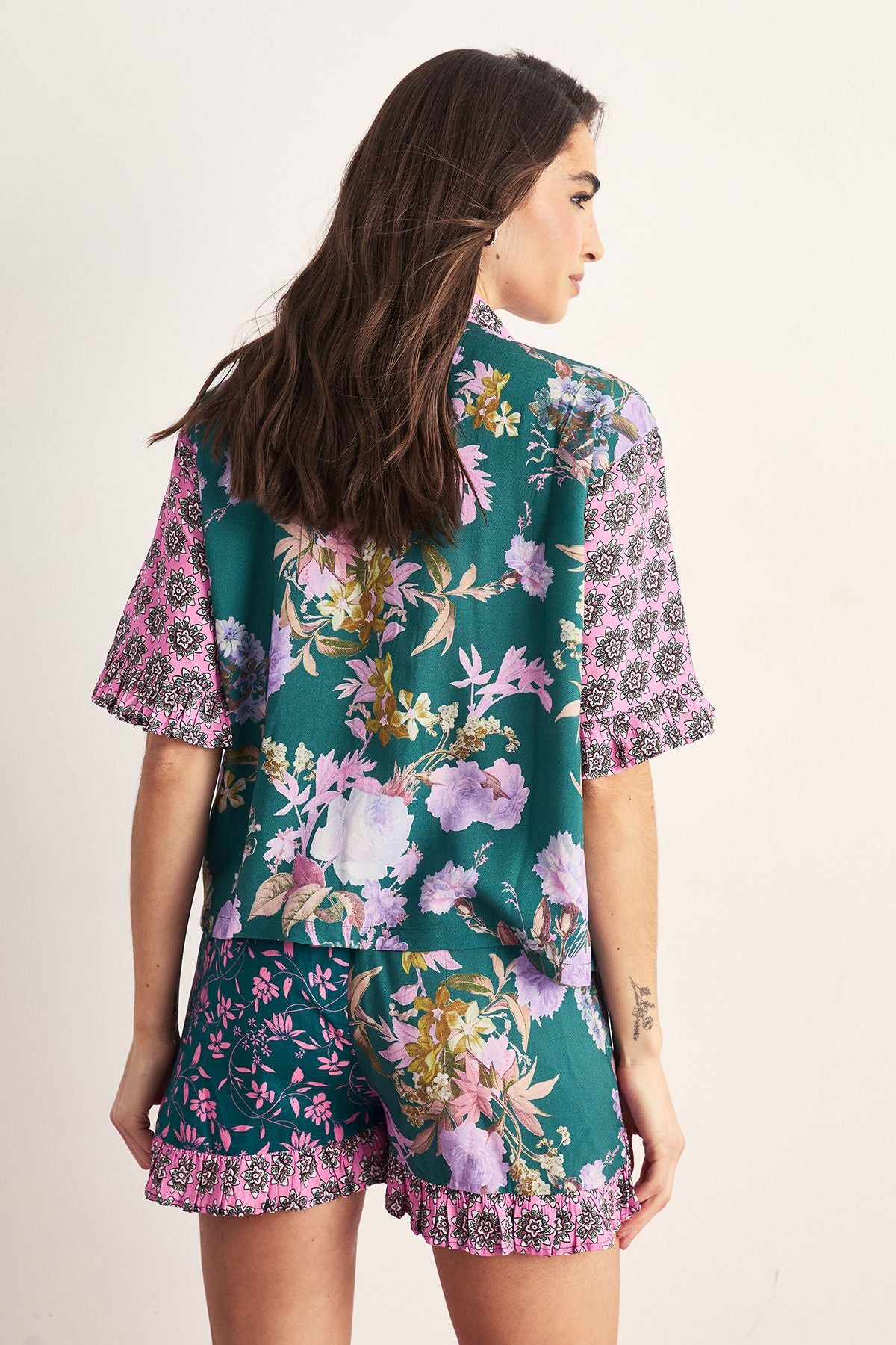 https://mediahub.prettylittlething.com/bgg27842_green_xl_2