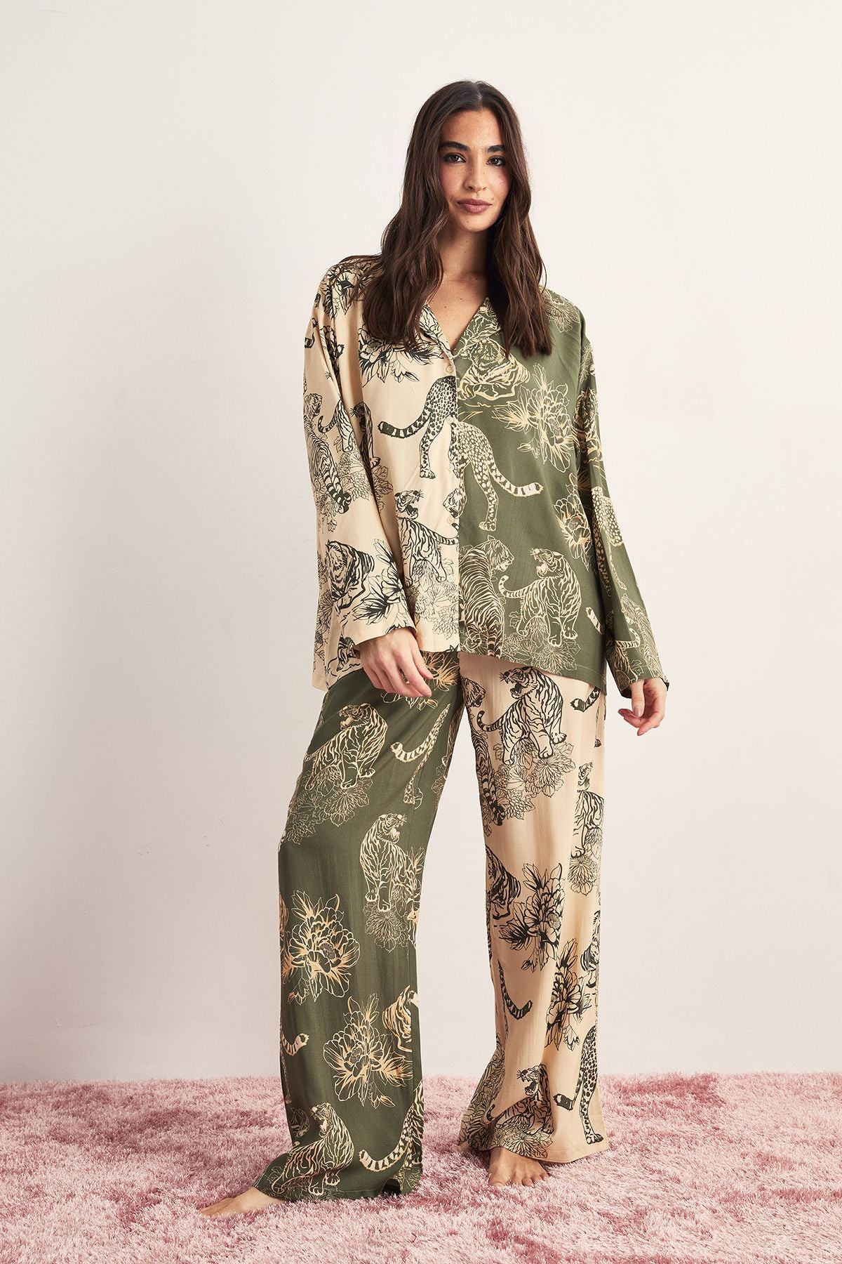 https://mediahub.prettylittlething.com/bgg27844_khaki_xl_1