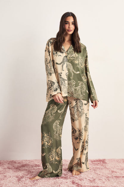 https://mediahub.prettylittlething.com/bgg27844_khaki_xl_1