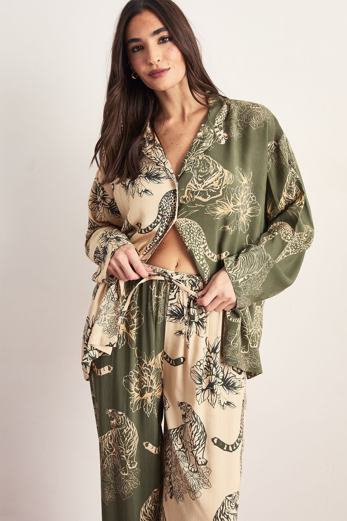 https://mediahub.prettylittlething.com/bgg27844_khaki_xl_2