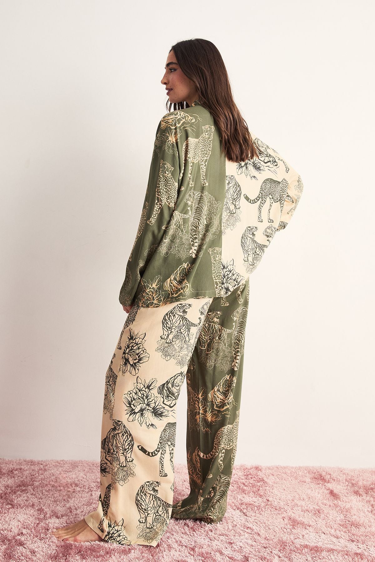 https://mediahub.prettylittlething.com/bgg27844_khaki_xl_3