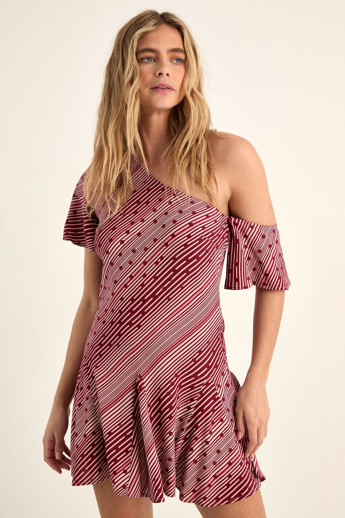 https://mediahub.prettylittlething.com/bgg27848_red_xl