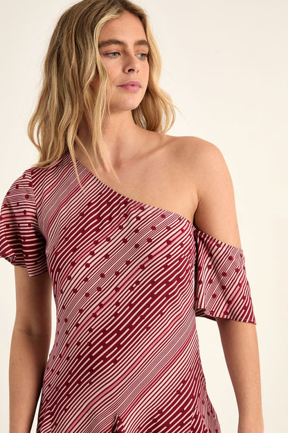 https://mediahub.prettylittlething.com/bgg27848_red_xl_1