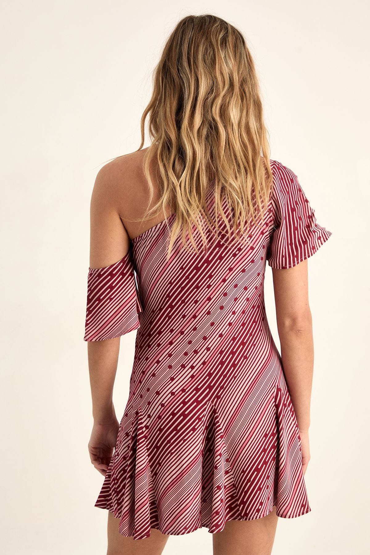 https://mediahub.prettylittlething.com/bgg27848_red_xl_3