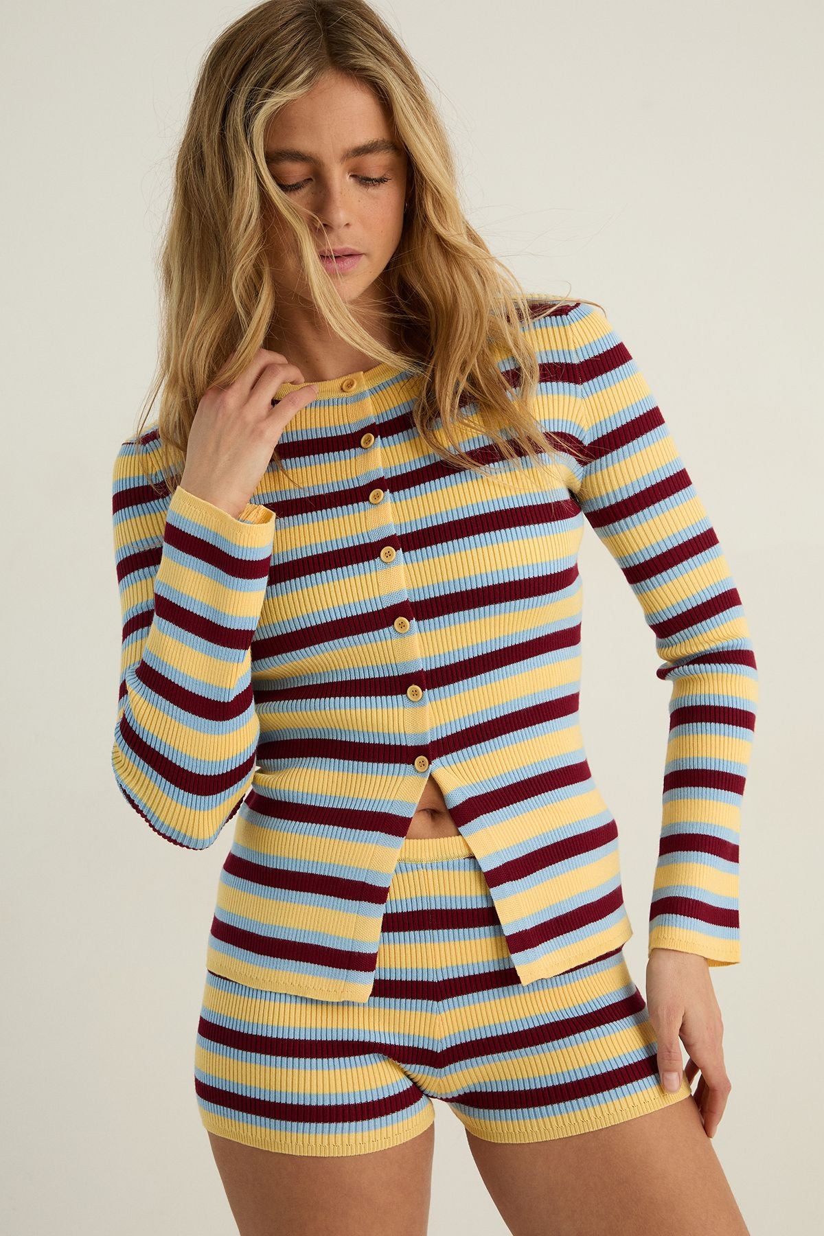 https://mediahub.prettylittlething.com/bgg27857_yellow_xl