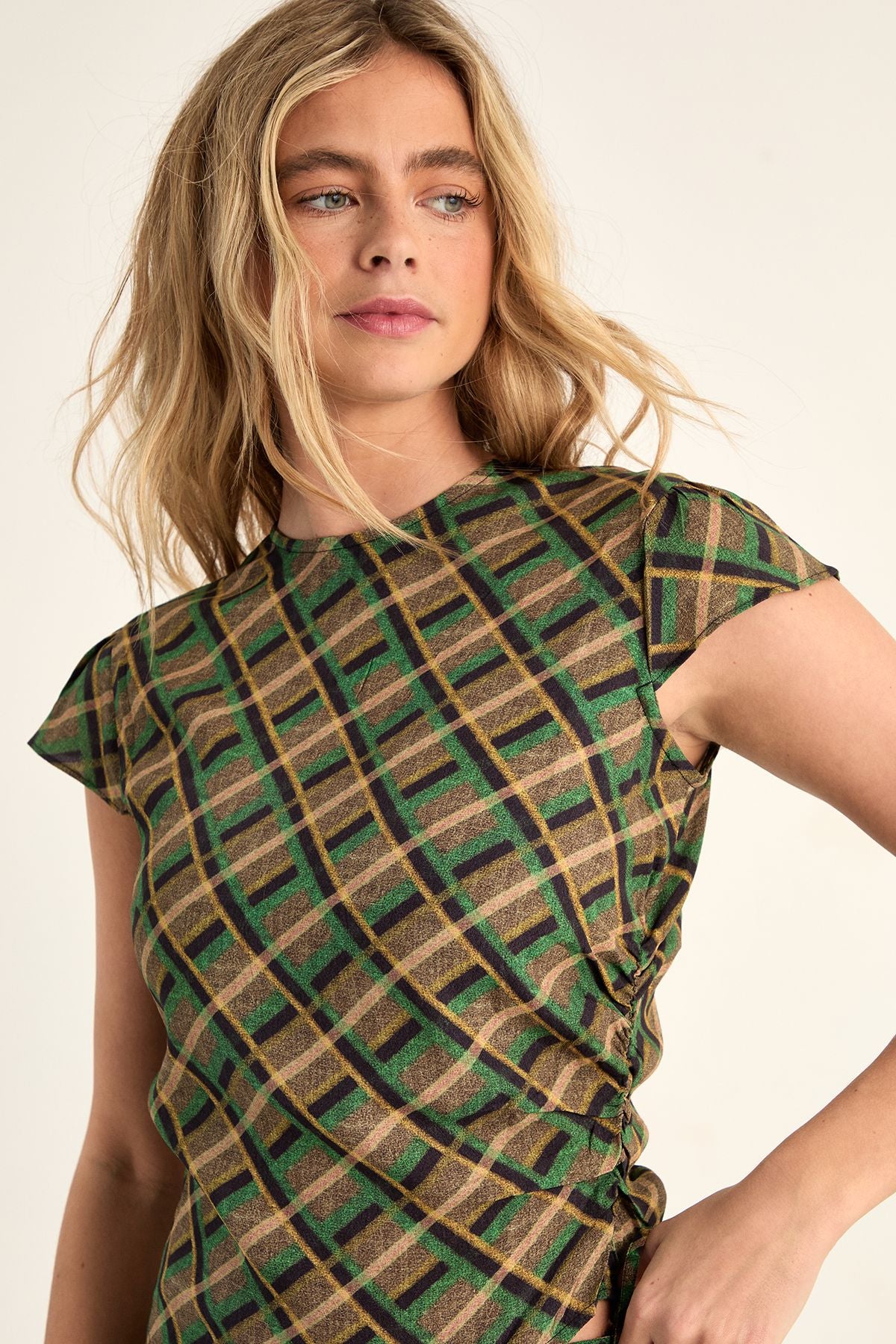 https://mediahub.prettylittlething.com/bgg27898_green_xl_2