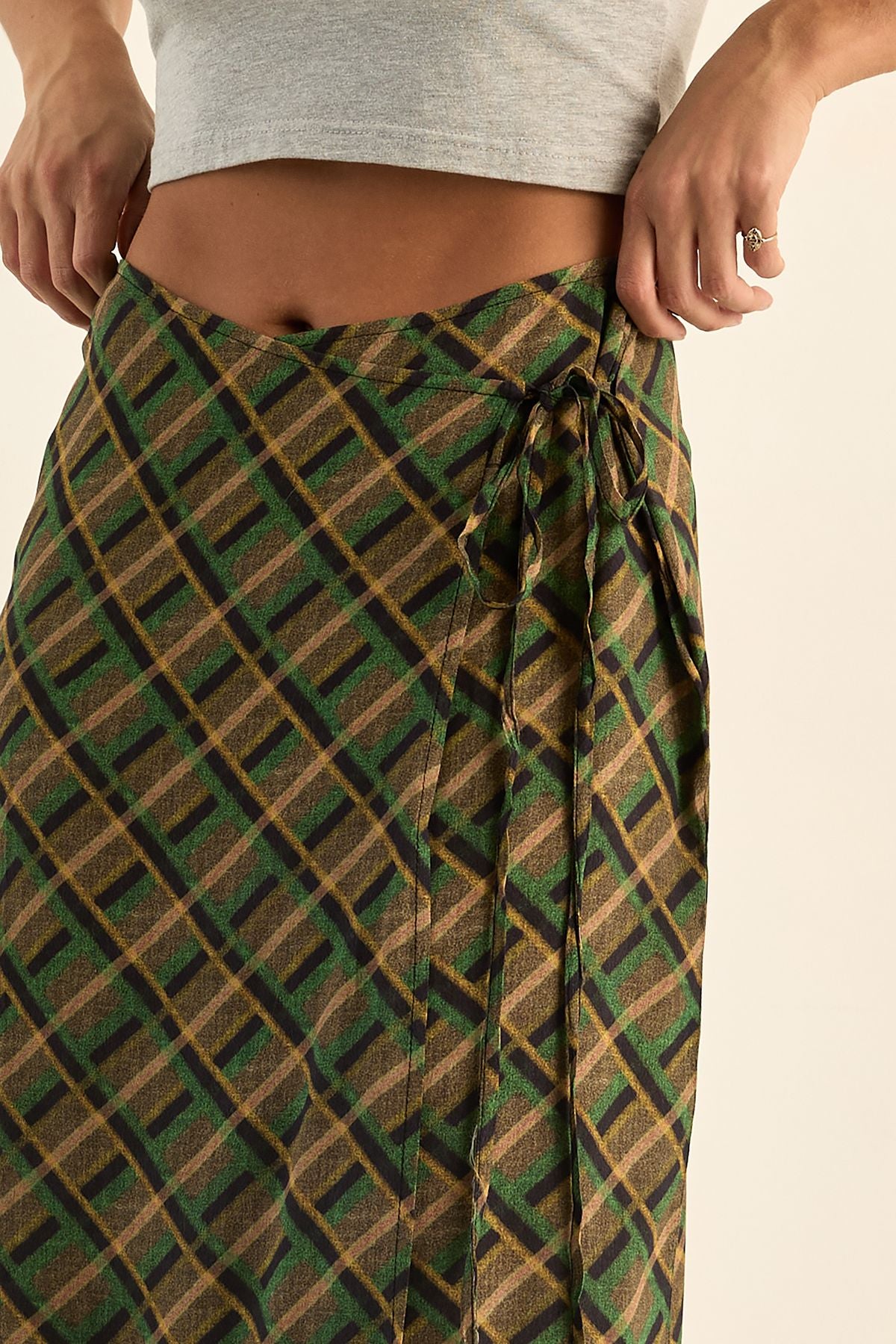 https://mediahub.prettylittlething.com/bgg27899_green_xl_1