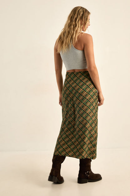 https://mediahub.prettylittlething.com/bgg27899_green_xl_2