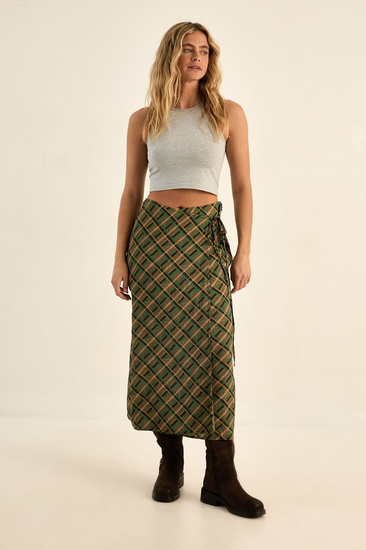 https://mediahub.prettylittlething.com/bgg27899_green_xl_3