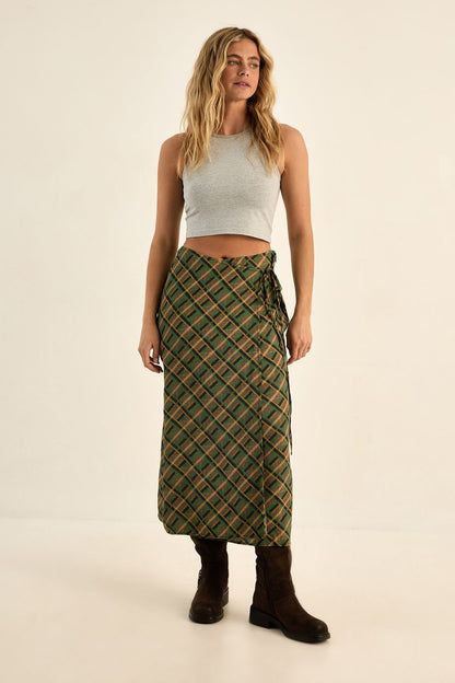 https://mediahub.prettylittlething.com/bgg27899_green_xl_3