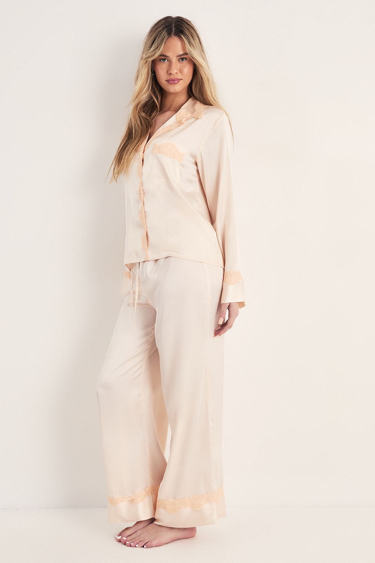 https://mediahub.prettylittlething.com/bgg27915_champagne_xl