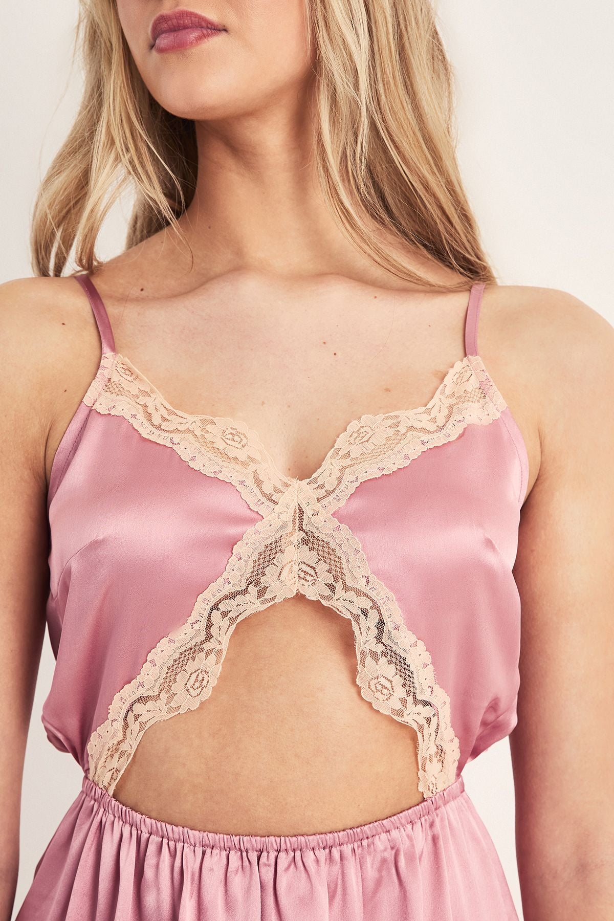 https://mediahub.prettylittlething.com/bgg27925_pink_xl_1