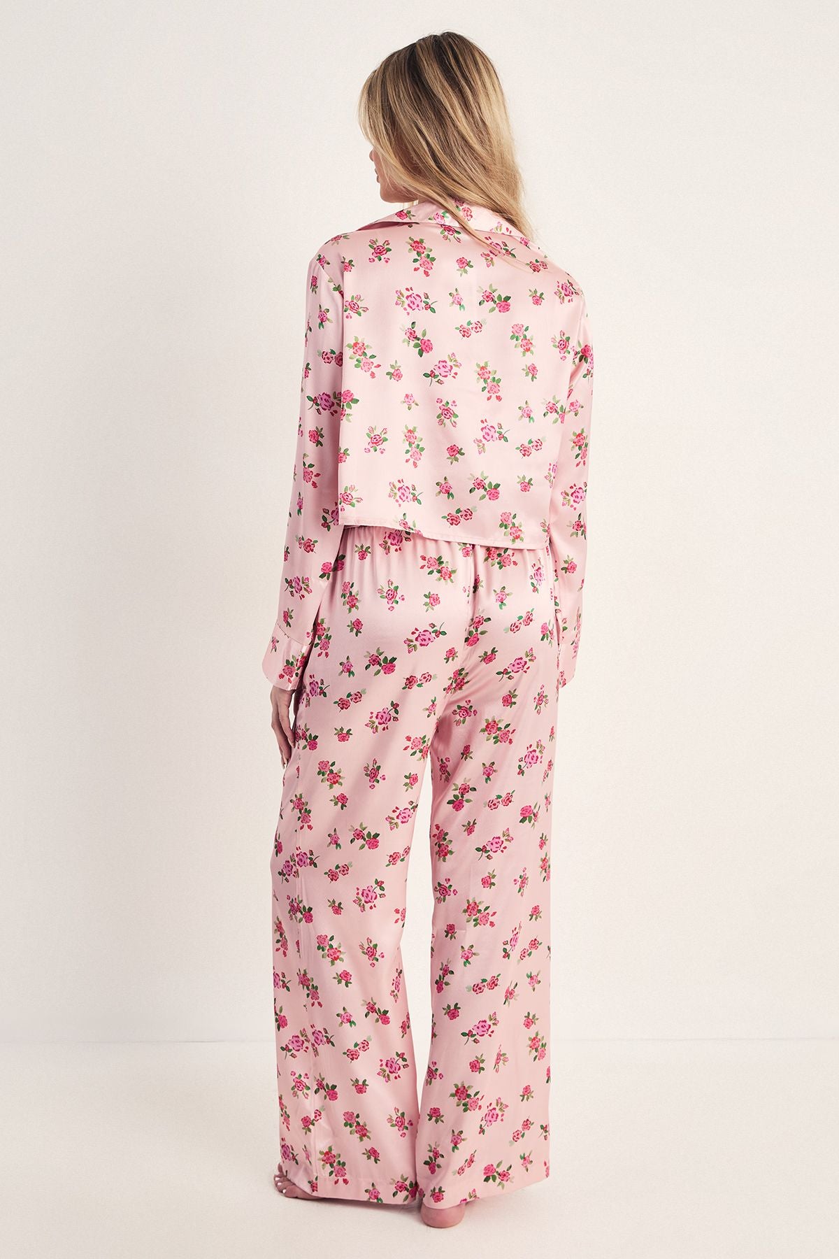 https://mediahub.prettylittlething.com/bgg27939_pink_xl_2