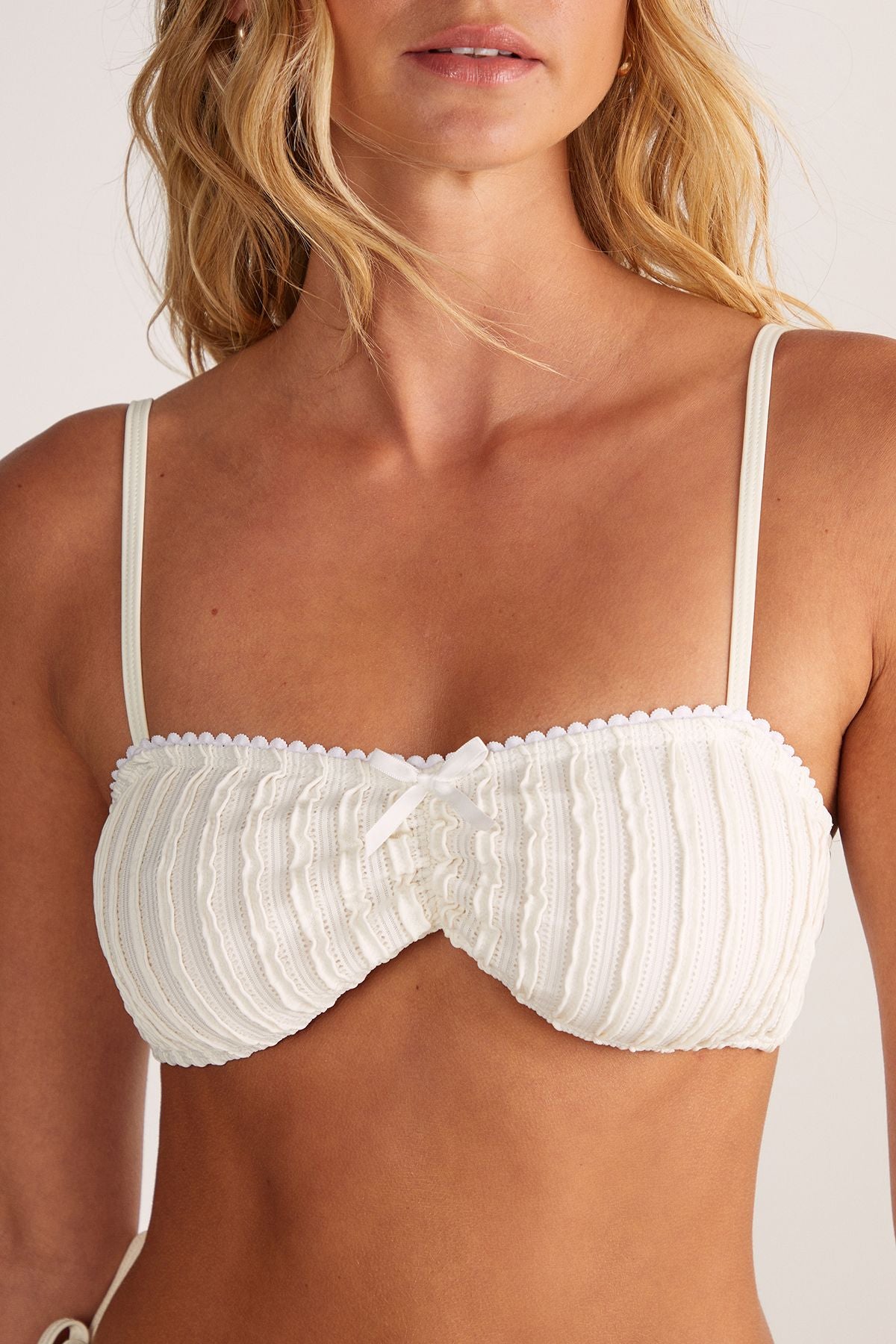https://mediahub.prettylittlething.com/bgg27981_cream_xl_3
