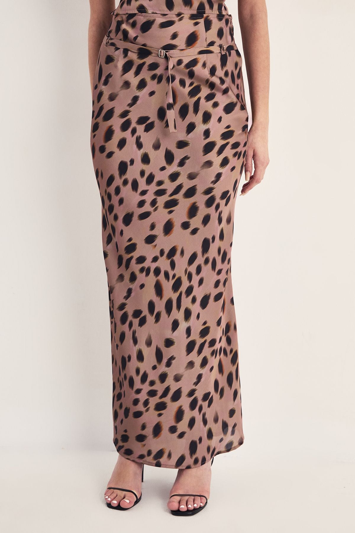 https://mediahub.prettylittlething.com/bgg28072_tan_xl_2
