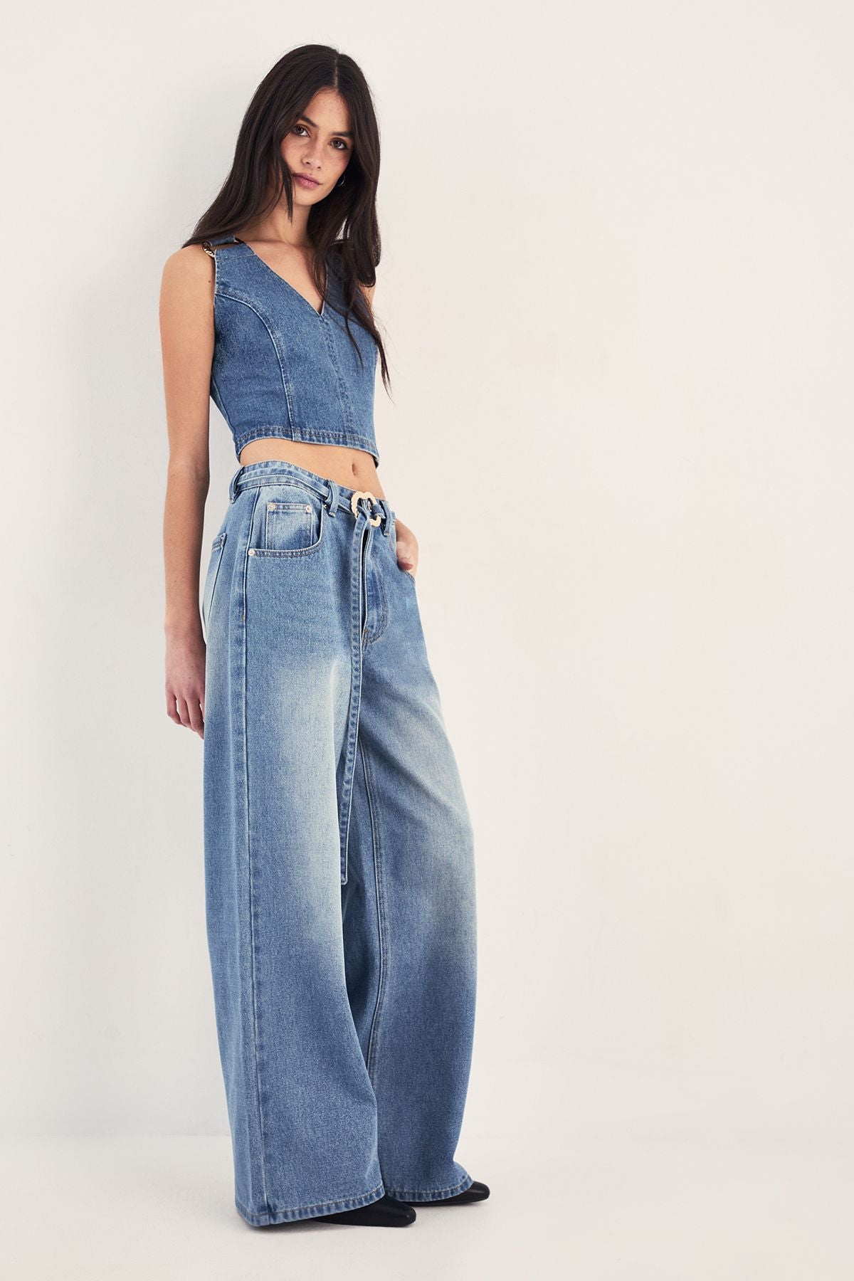 https://mediahub.prettylittlething.com/bgg28154_vintage%20wash_xl_1