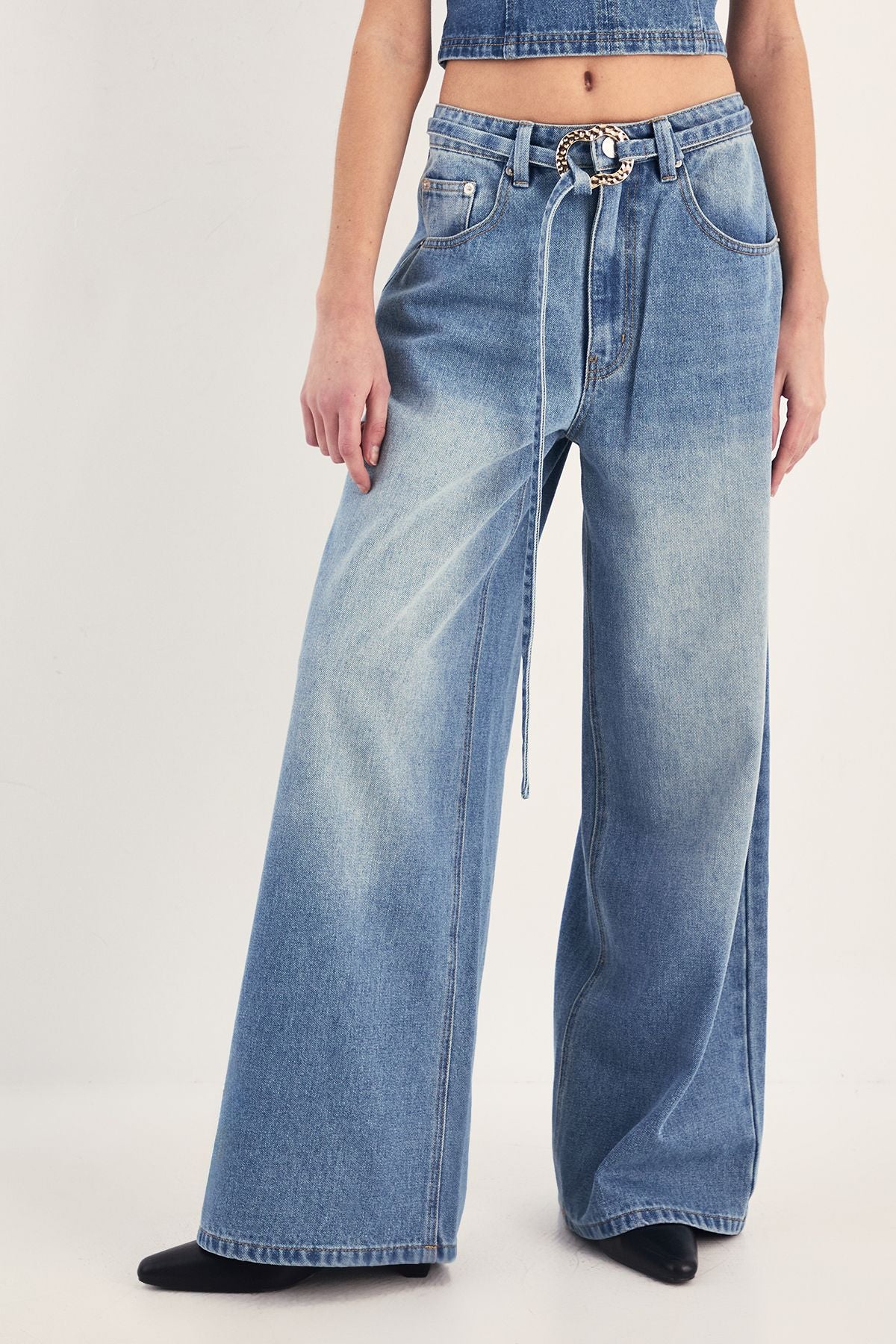 https://mediahub.prettylittlething.com/bgg28156_vintage%20wash_xl_1