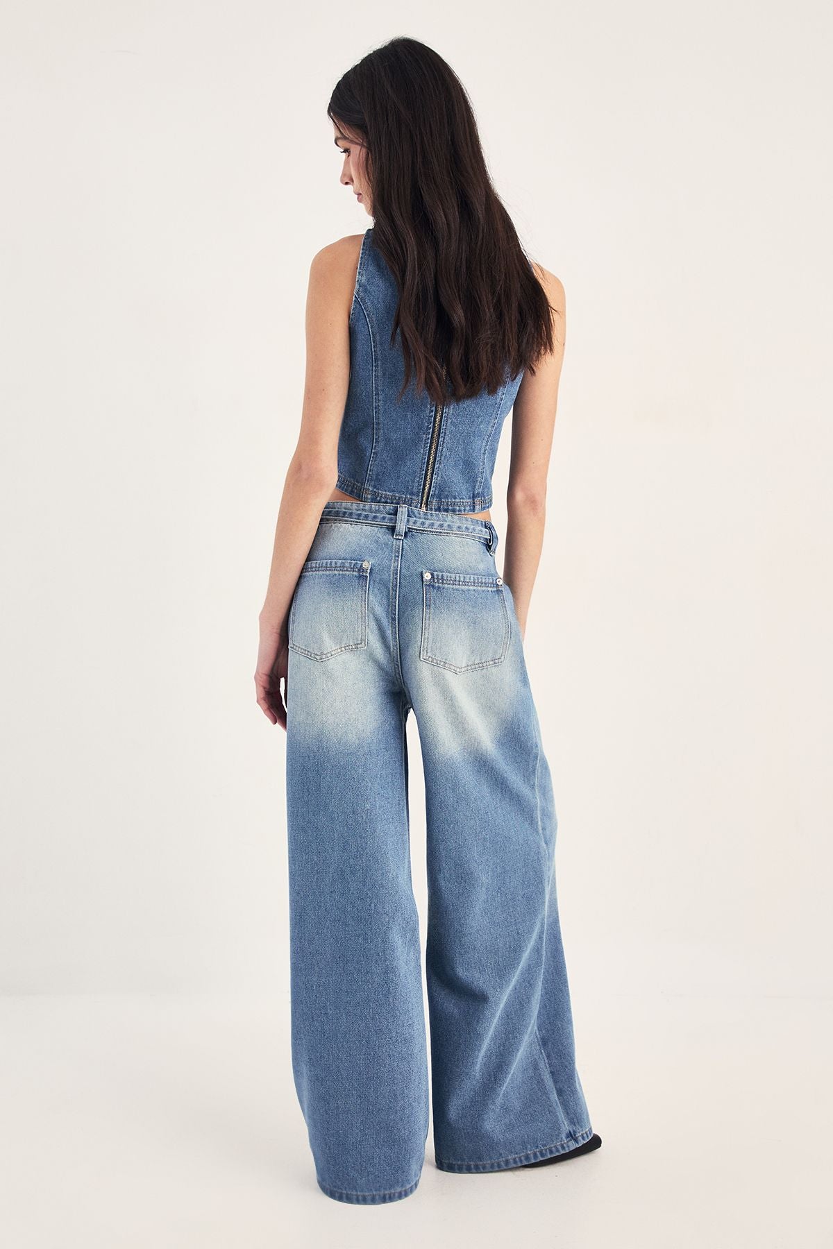 https://mediahub.prettylittlething.com/bgg28156_vintage%20wash_xl_3
