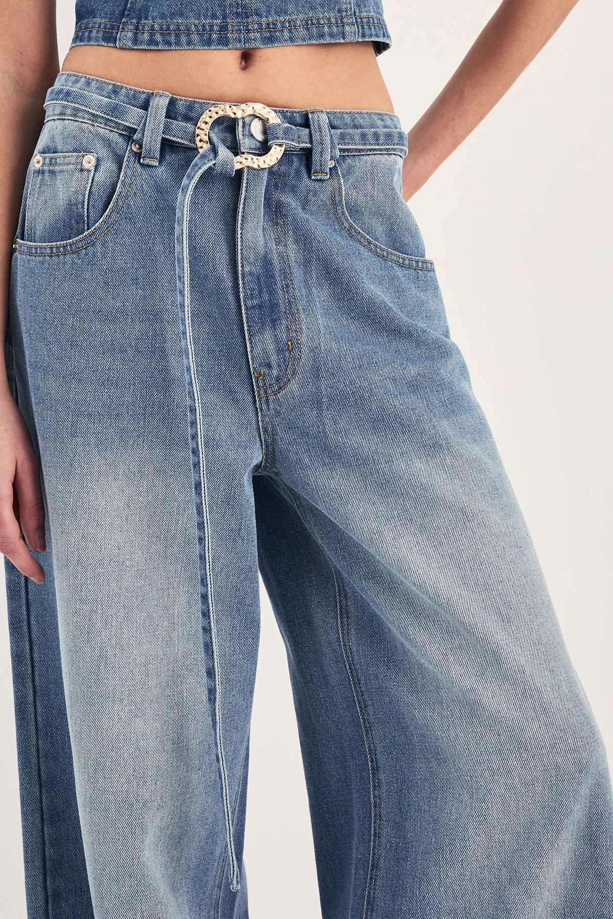 https://mediahub.prettylittlething.com/bgg28156_vintage%20wash_xl_4