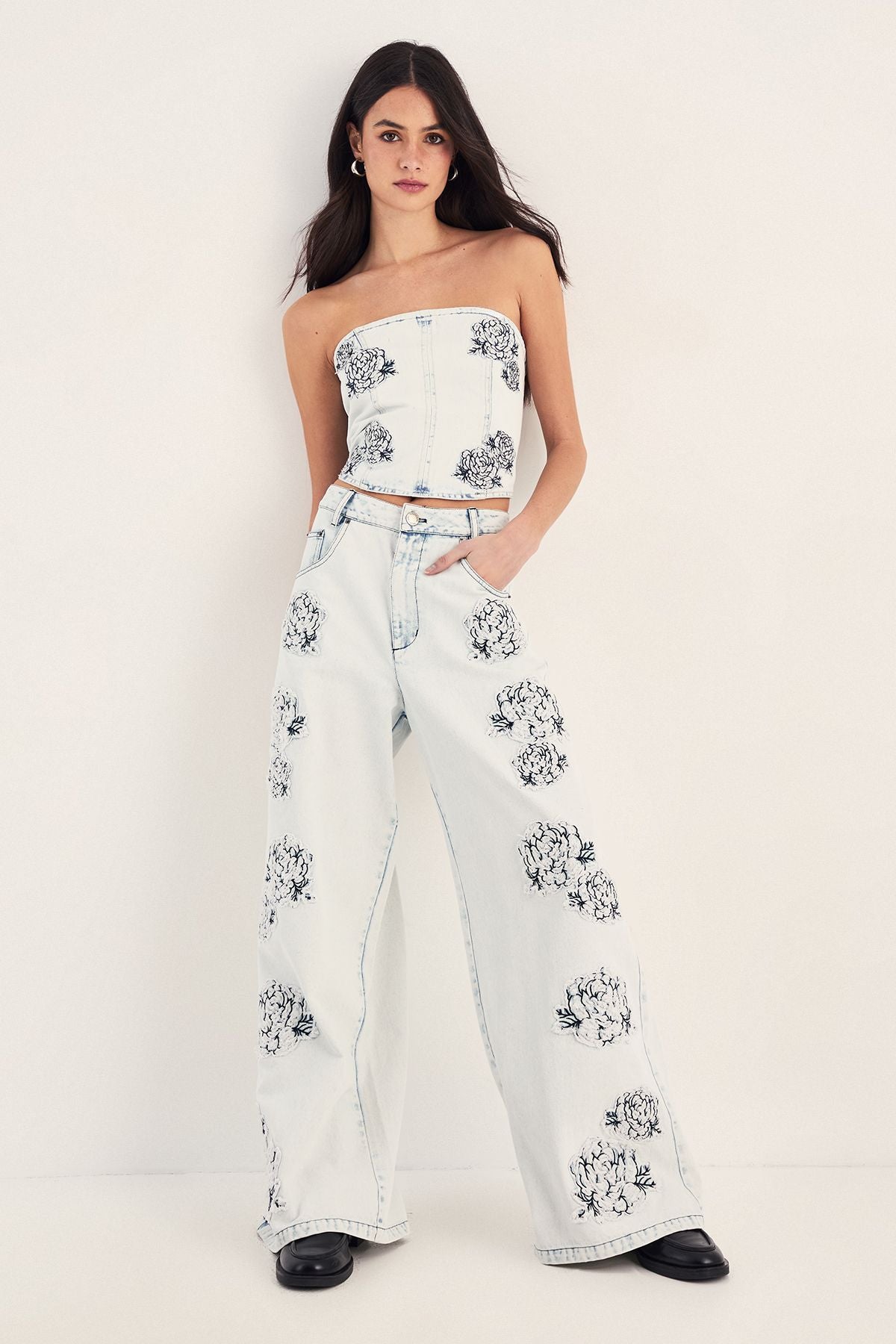 https://mediahub.prettylittlething.com/bgg28179_bleach%20wash_xl_1
