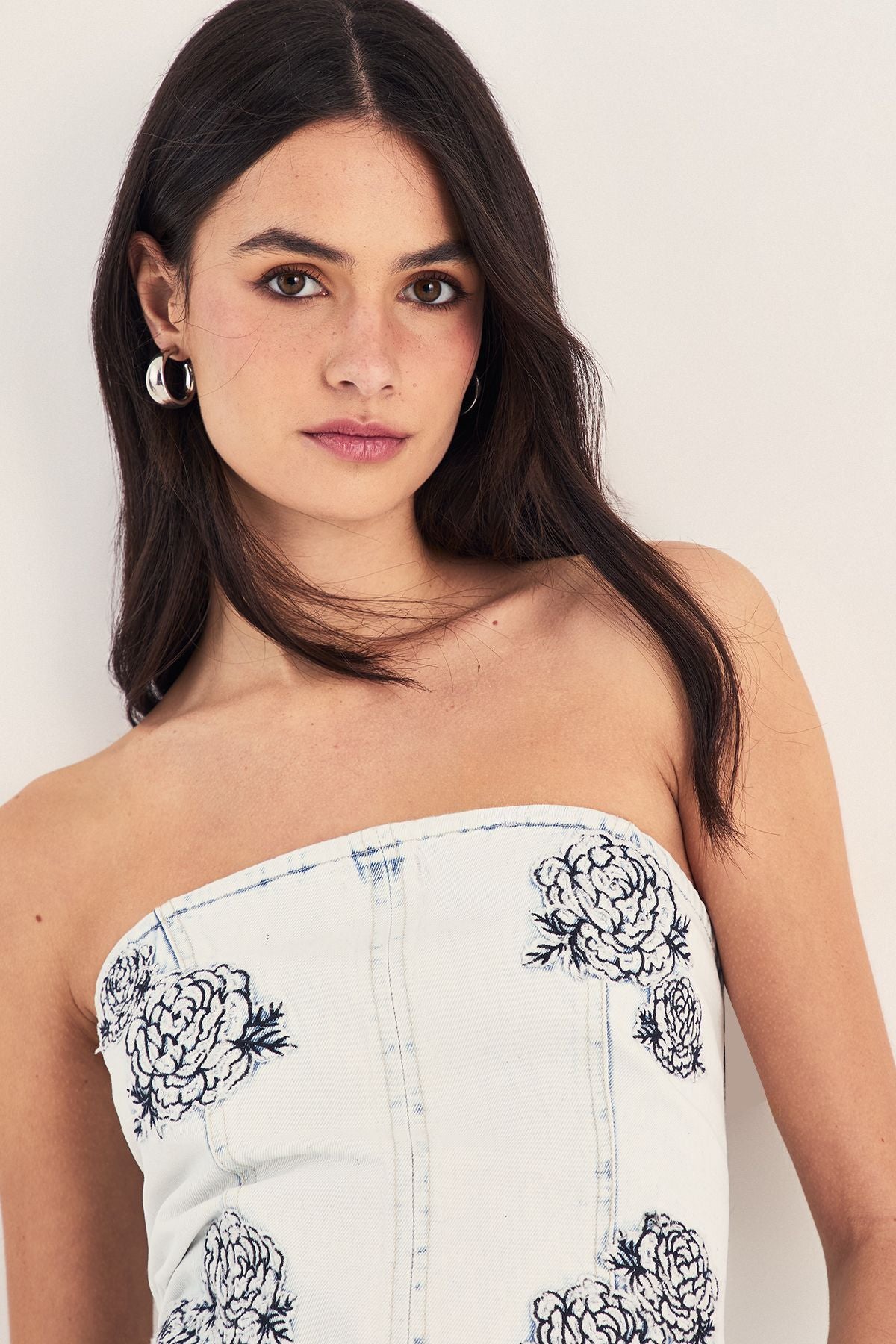 https://mediahub.prettylittlething.com/bgg28179_bleach%20wash_xl_2