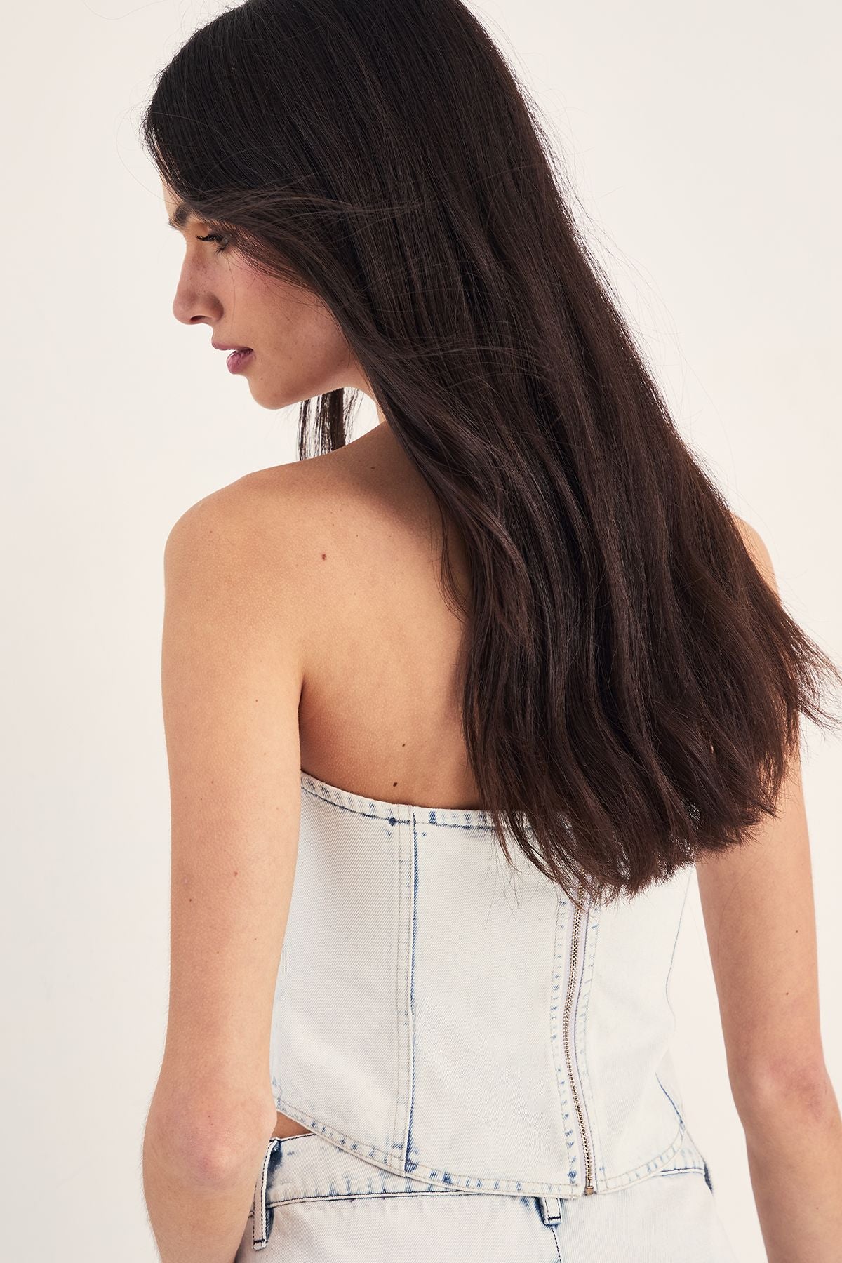 https://mediahub.prettylittlething.com/bgg28179_bleach%20wash_xl_3