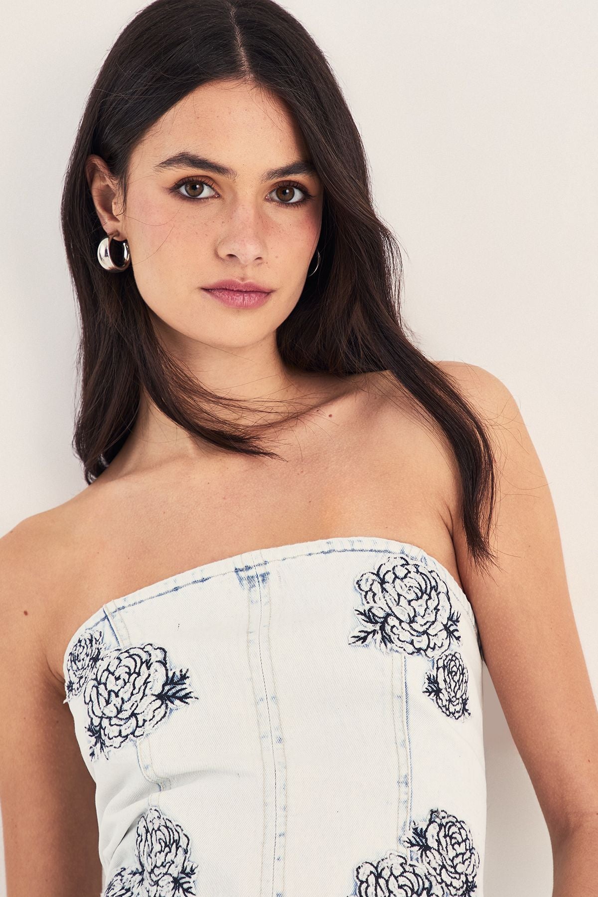 https://mediahub.prettylittlething.com/bgg28179_bleach%20wash_xl_4