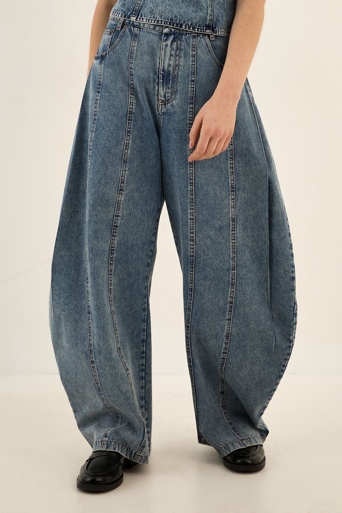 https://mediahub.prettylittlething.com/bgg28181_vintage%20wash_xl_1