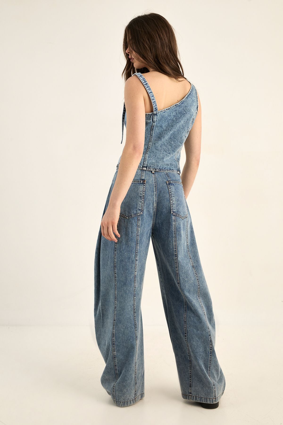 https://mediahub.prettylittlething.com/bgg28181_vintage%20wash_xl_3