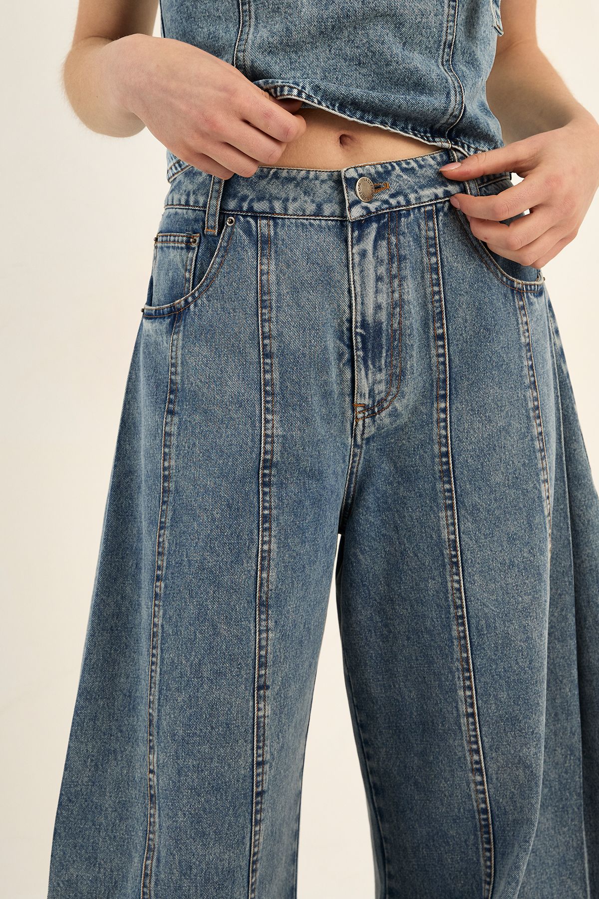 https://mediahub.prettylittlething.com/bgg28181_vintage%20wash_xl_4