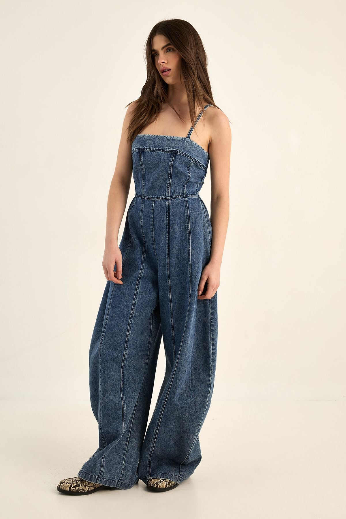 https://mediahub.prettylittlething.com/bgg28182_vintage%20wash_xl