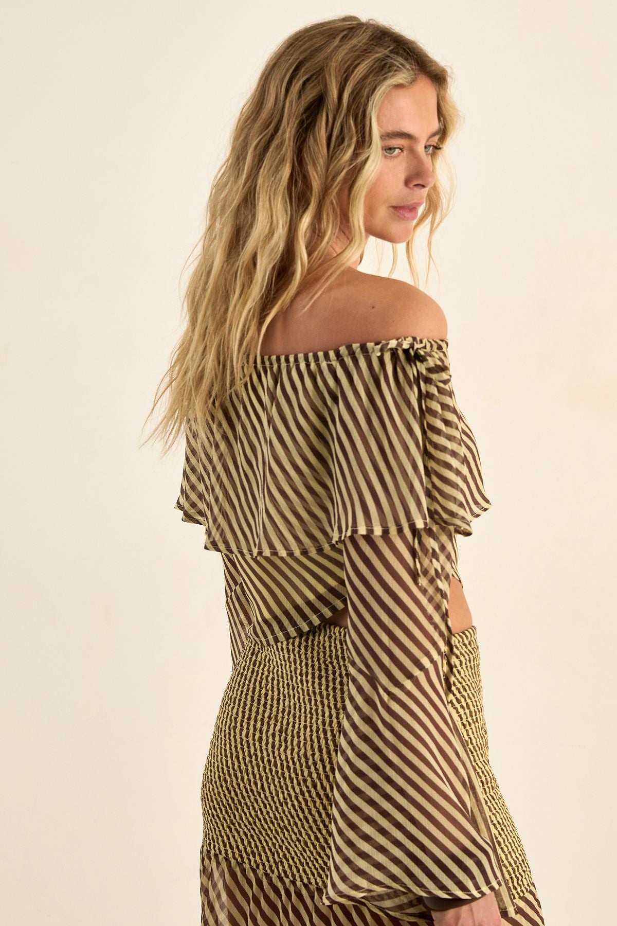 https://mediahub.prettylittlething.com/bgg28266_lemon_xl_2