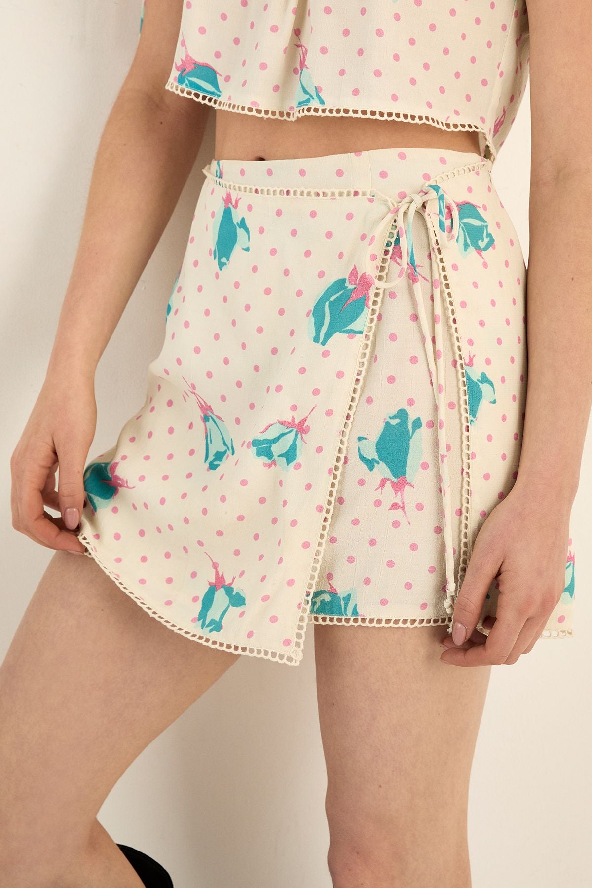 https://mediahub.prettylittlething.com/bgg28277_white_xl_1