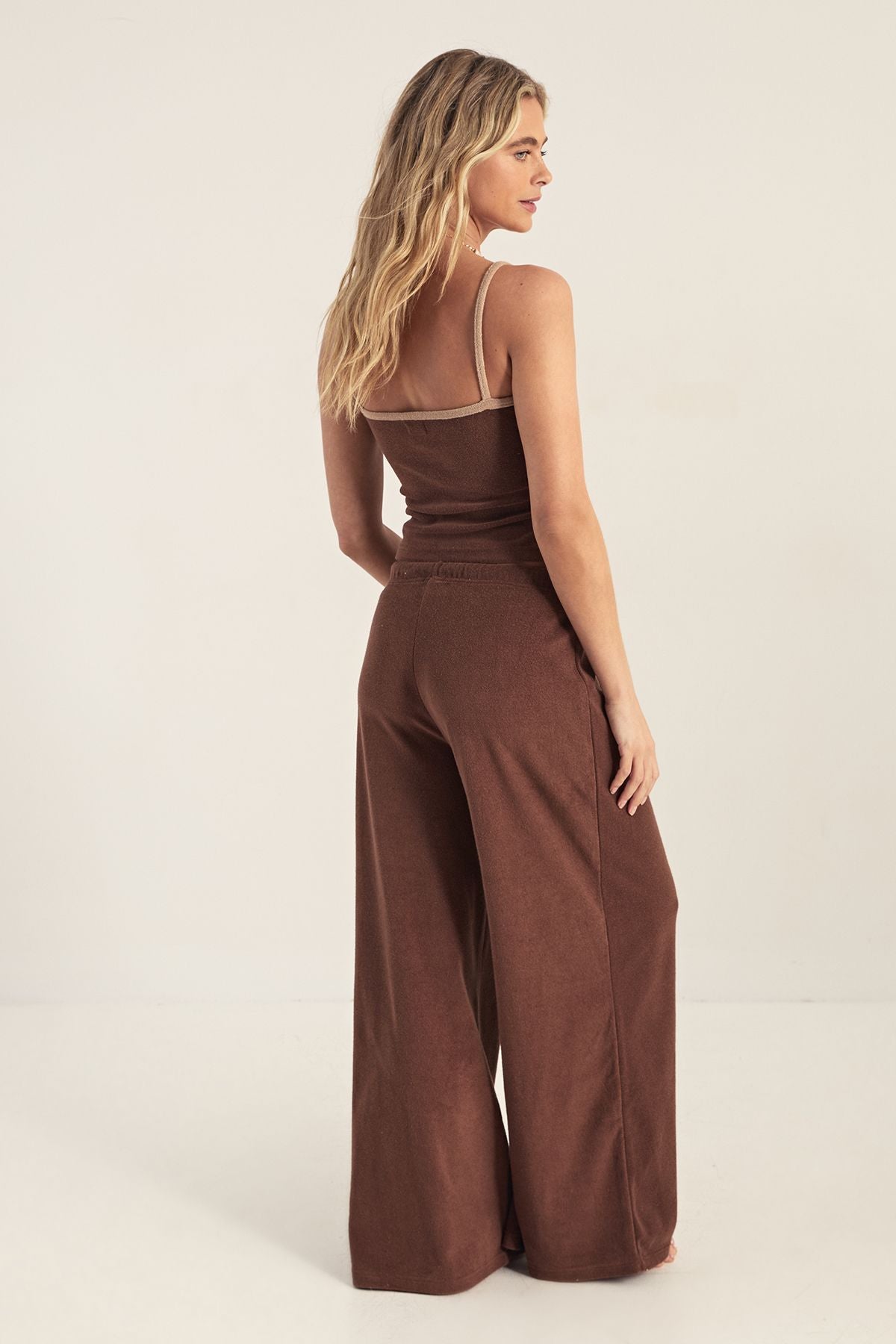 https://mediahub.prettylittlething.com/bgg28294_chocolate_xl_3
